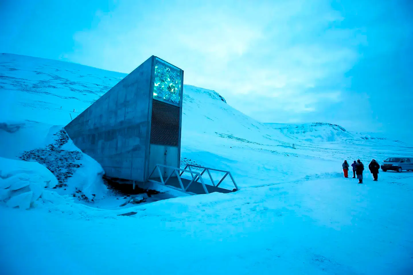 En lille del af materialet fra frøbanken i Kharkiv ligger i Svalbard Globale Frøhvelv. Arkivfoto: Heiko Junge, Scanpix