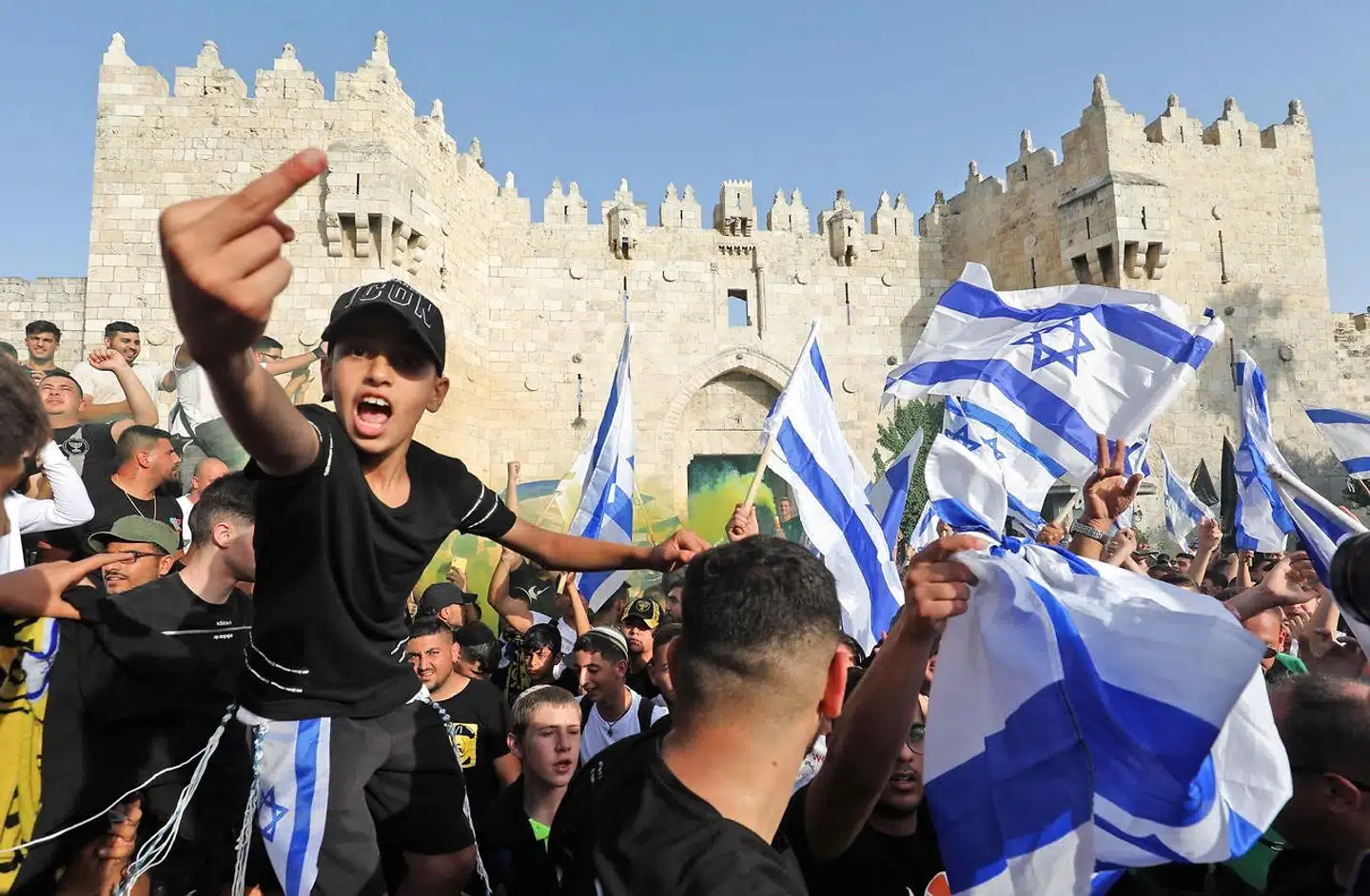 På trods af episoderne betragter både jøder og palæstinensere dagen som relativt rolig. Sidste års march endte med hylende luftalarmer i Jerusalem, efter at Hamas sendte en byge af raketter mod hovedstaden. Israel svarede igen med en militæroffensiv mod især Gaza. Efter 11 dages krig havde flere hundrede mistet livet. Foto: Gil Cohen-Magen, Scanpix