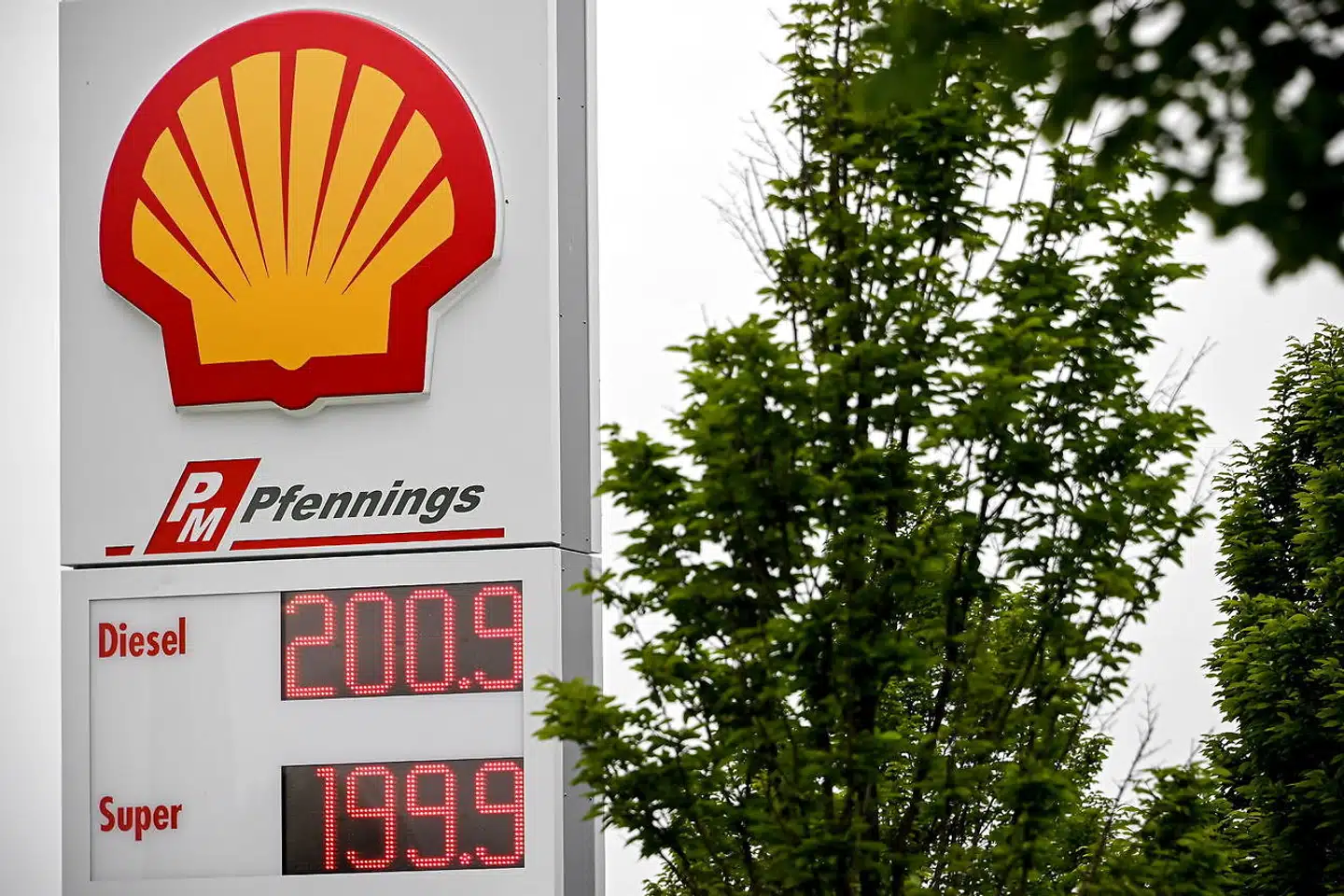 Tankstation i Moenchengladbach, Tyskland den 5. May 2022. Foto: Sascha Steinbach, Scanpix