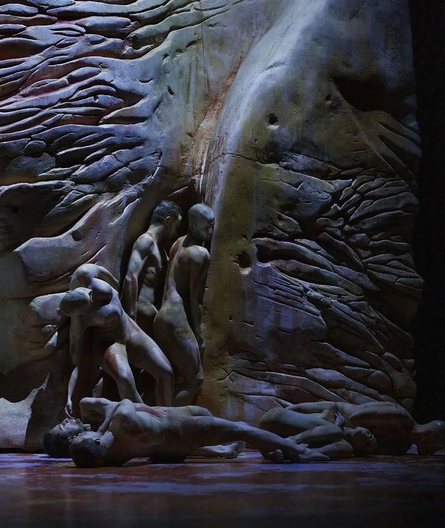 De jordiske lyster fødes ud af en kalkklippes vagina. Så har man set det med. PR-foto: Miklos Szabo