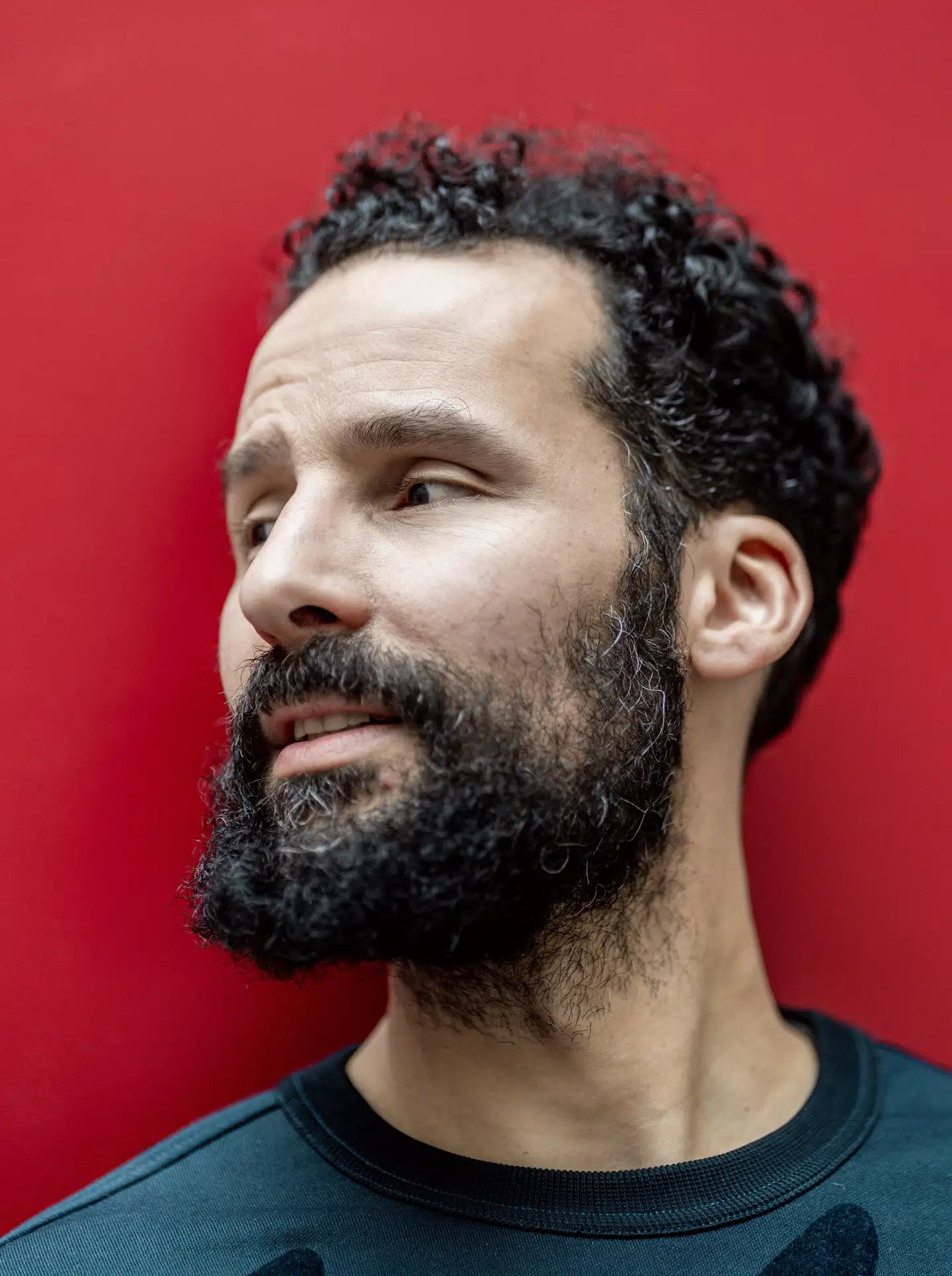 Isam Bs bog er en tidsrejse til 00erne. Som læser vil man gerne hjem igen hurtigst muligt. Foto: Aleksander Klug, Scanpix