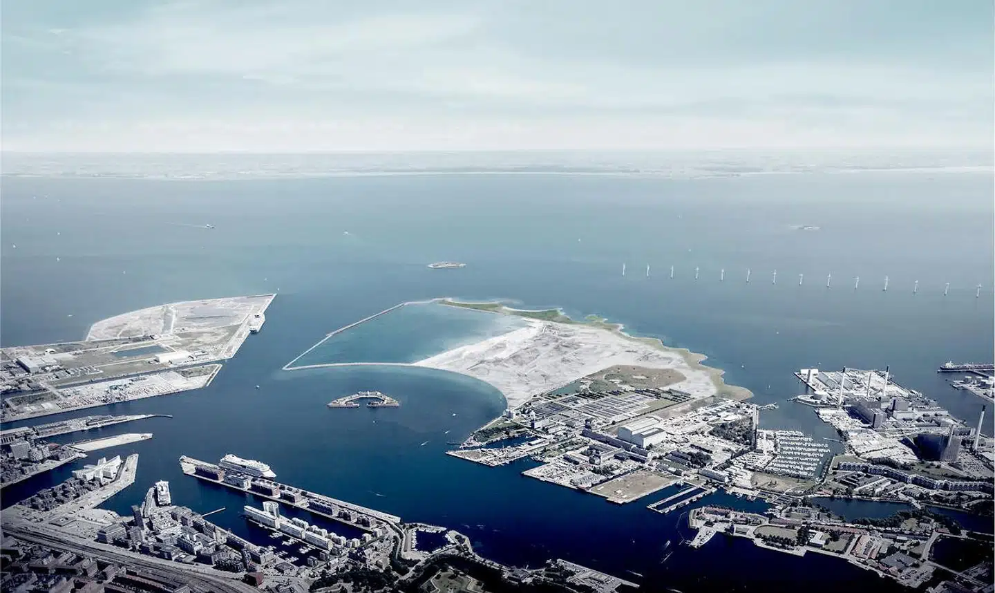 Visualisering af Lynetteholm anno 2035. På det tidspunkt forventes en del af den kommende halvø at være etableret, så en ny bydel kan begynde at skyde op. Illustration: COWI, Arkitema og Tredje Natur
