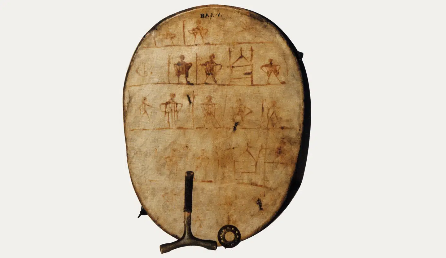 En af genstandene, som er i dansk besiddelse, er denne samiske tromme, der blev konfiskeret fra en samisk shaman i 1692. Foto: De Samiske Samlinger i Karasjok, Sámiid Vuorká-Dávvirat