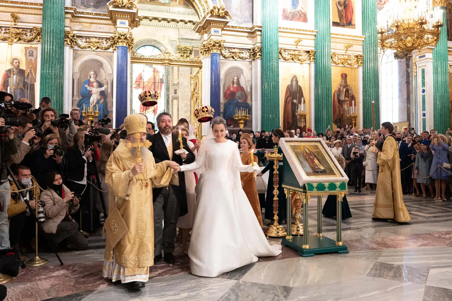 Den 1.oktober blev den såkaldte tronfølger Georgij Mikhajlovitj og hans italienske udkårne viet i Isak-katedralen, Ruslands næststørste domkirke. Metropolitten af Sankt Petersborg, Varsonofij, forestod vielsen. Foto: David Niviere