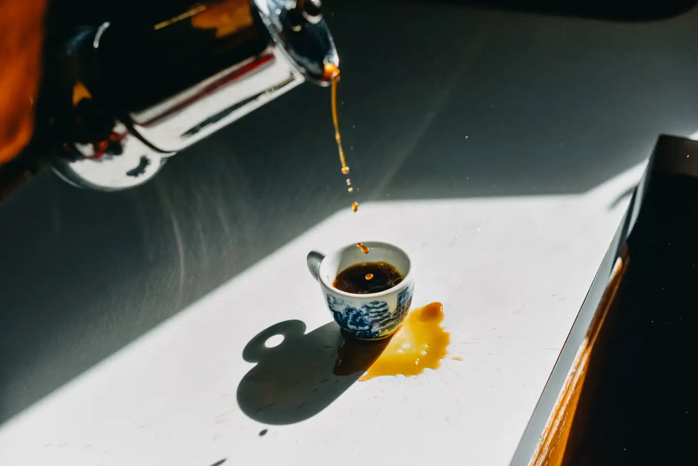 Ifølge Michael Pollan har koffein været med til at skabe en ond cirkel af kapitalisme og sundhedskrise. Foto: Getty Images