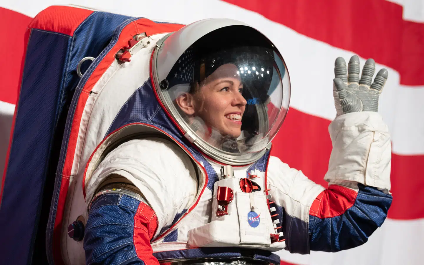 Da USA for to år siden skulle have skrevet rumhistorie ved for første gang at sende to kvindelige astronauter på rumvandring, blev projektet spoleret i 11. time. Der manglede en rumdragt i størrelse medium. Arkivfoto: NASA/Joel Kowsky, Scanpix