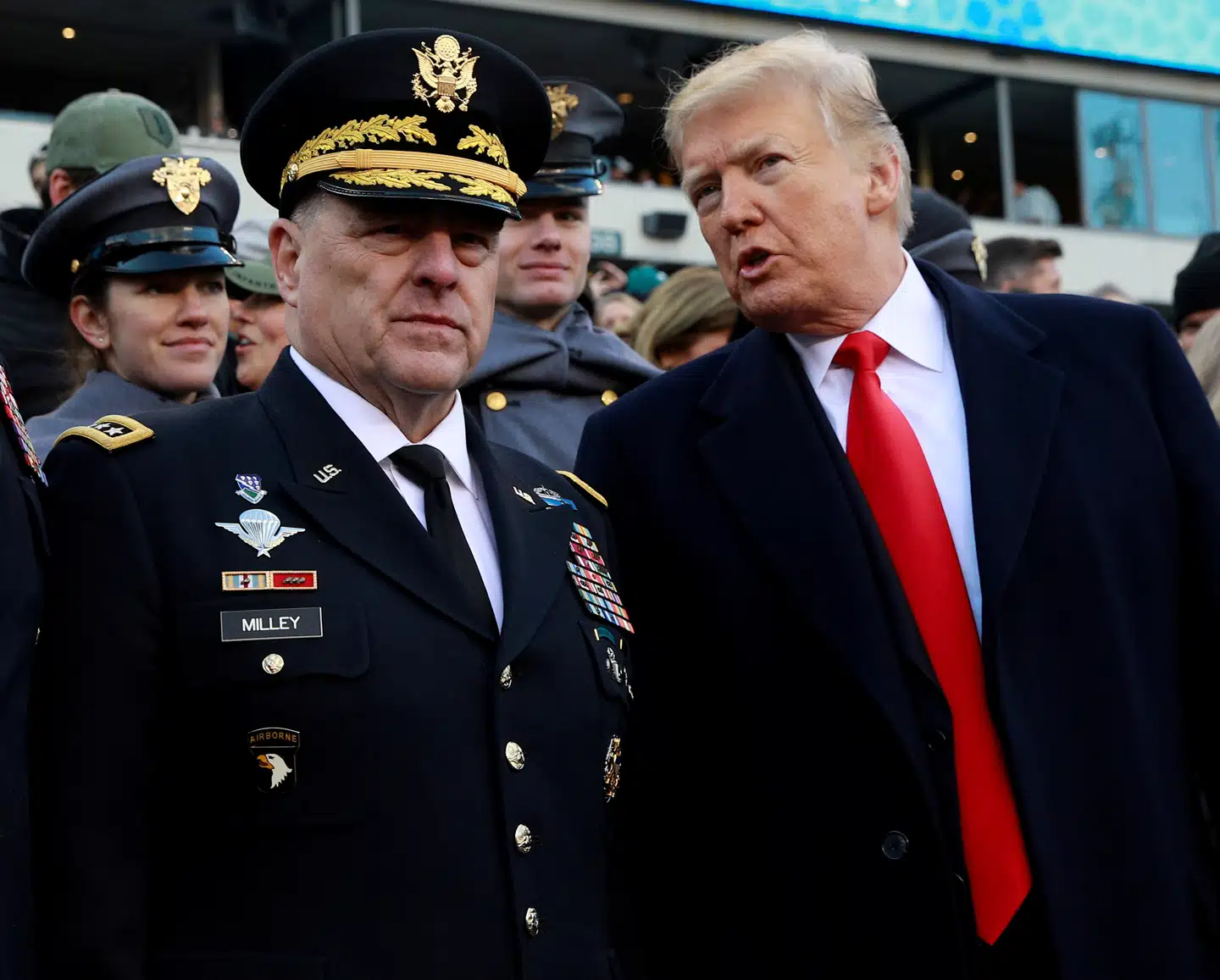 USA's tidligere præsident Donald Trump sammen med General Mark Milley ved Lincoln Financial Field i Philadelphia, Pensylvania d. 8. december 2018. Arkivfoto: Jim Young, Reuters / Scanpix.