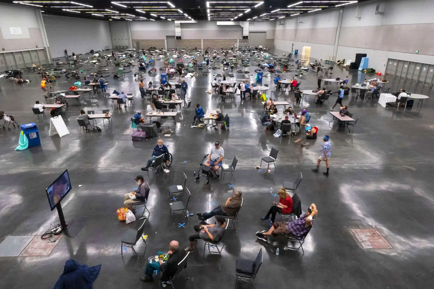Beboere fra Portland søger ly i et af byens nedkølingscentre under hedebølgen i juli. Foto: Nathan Howard, Scanpix