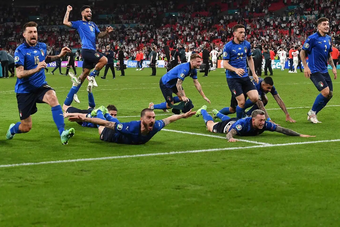 Mancinis Italien tegner med dets karakter, mod, kollektive virkelyst og hvirvlende offensivfodbold turneringen som helhed. Foto: Andy Rain / POOL / AFP.