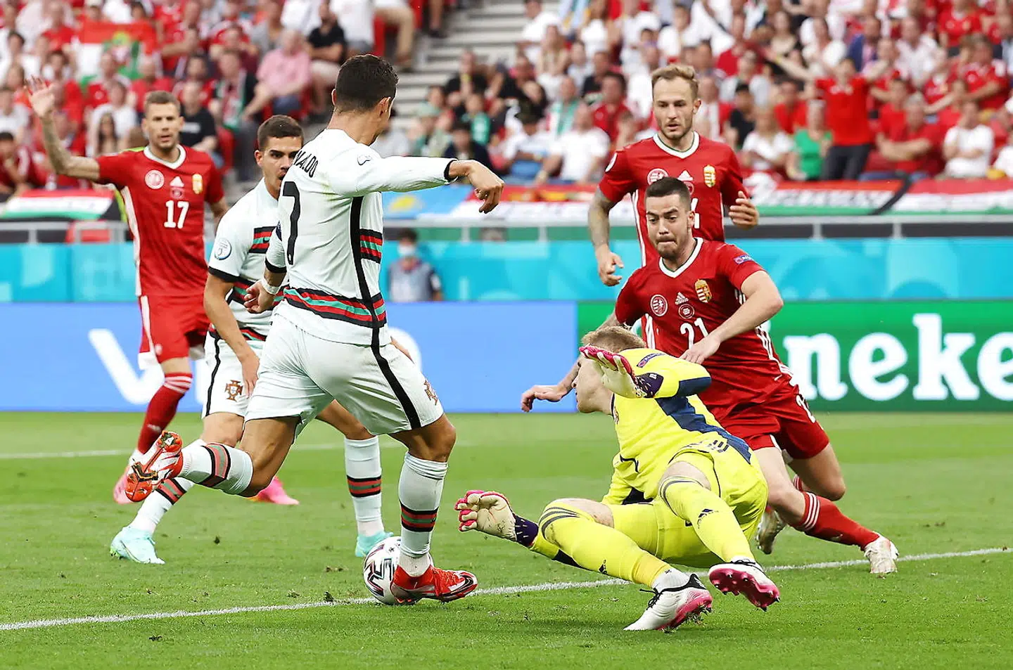 Cristiano Ronaldo fra Portugal scorer til 3-0 mod Ungarn. Foto: EPA/Bernadett Szabo.