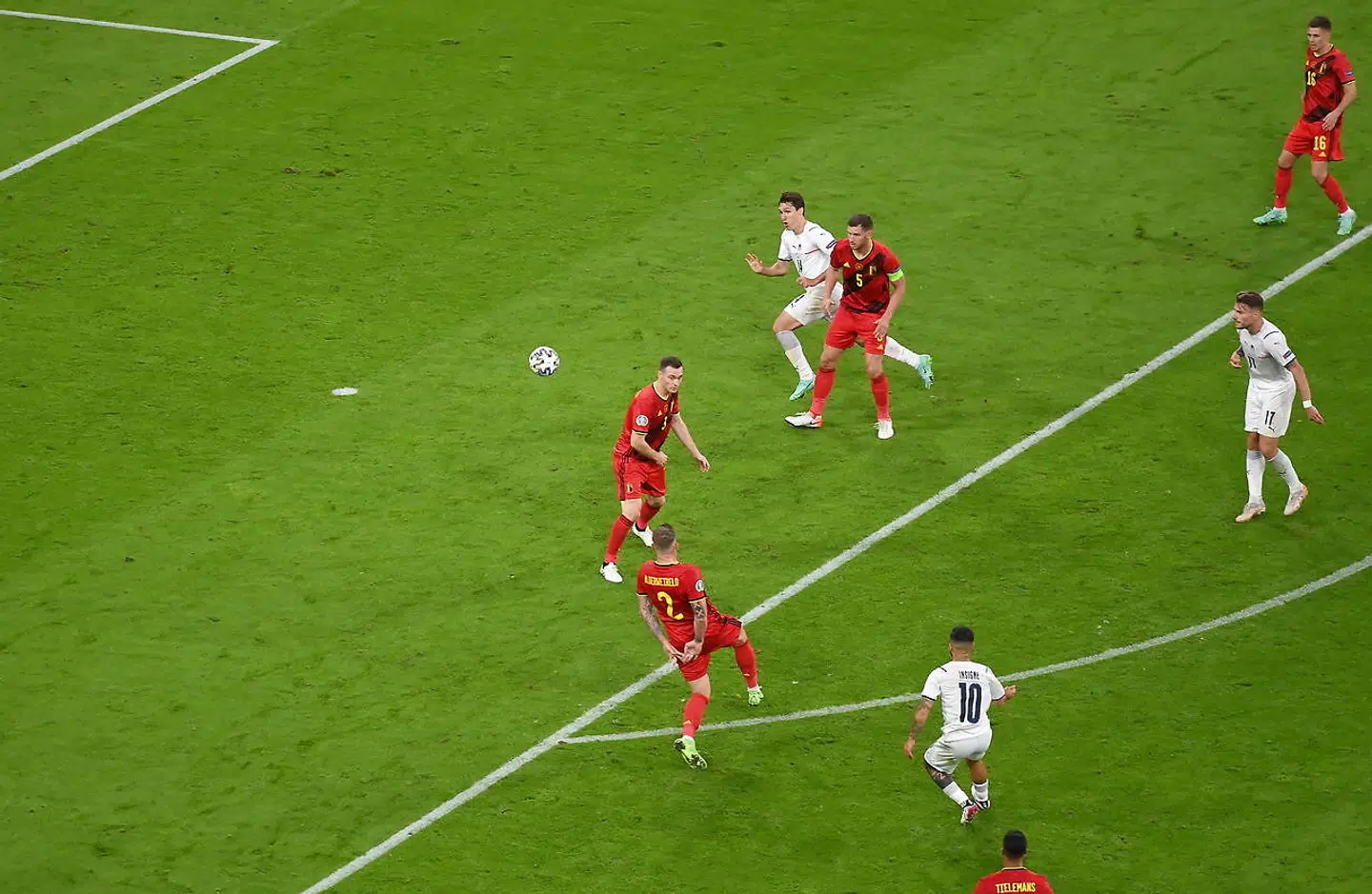 Lorenzo Insigne fra Italien scorer det afgørende mål i 2-1-sejren over Belgien. Foto: EPA/Stuart Franklin / POOL.