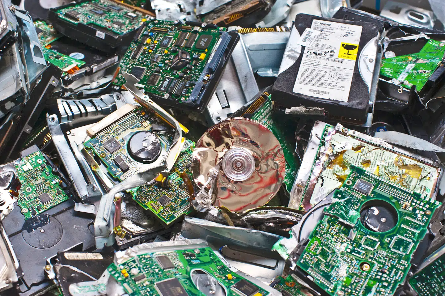 Digital information kan synes uforgængelig, men den skal hele tiden overføres til ny hardware, inden den gamle går i stykker eller forældes. Foto: Marco Vacca, Getty Images