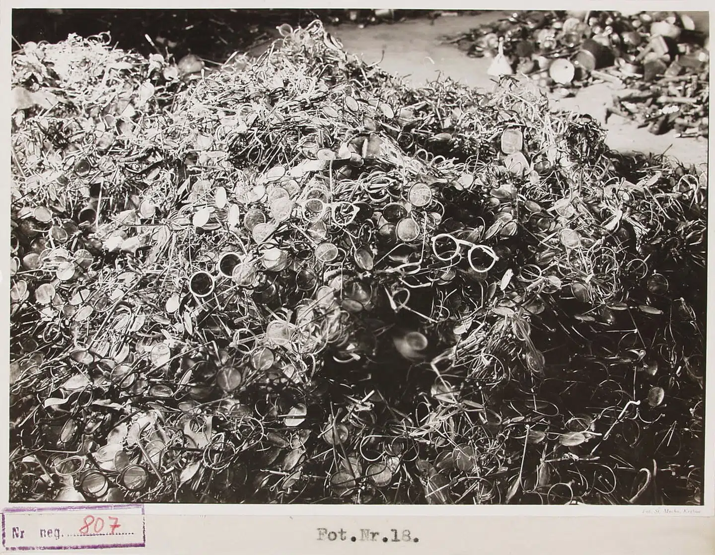 »En dag var der endnu en udvælgelse, og jeg havde fået to venstresko, én sandal og én højhælet sko.« Arkivfoto: Stanislaw Mucha, Scanpix