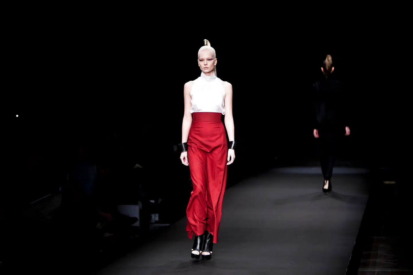 »Netop nu, midt i krisen, er det et godt tidspunkt for moden at begynde den store omstilling, som længe har været nødvendig, hen imod mere holdbart og gennemtænkt tøj«. Foto: Andreas Beck, Scanpix