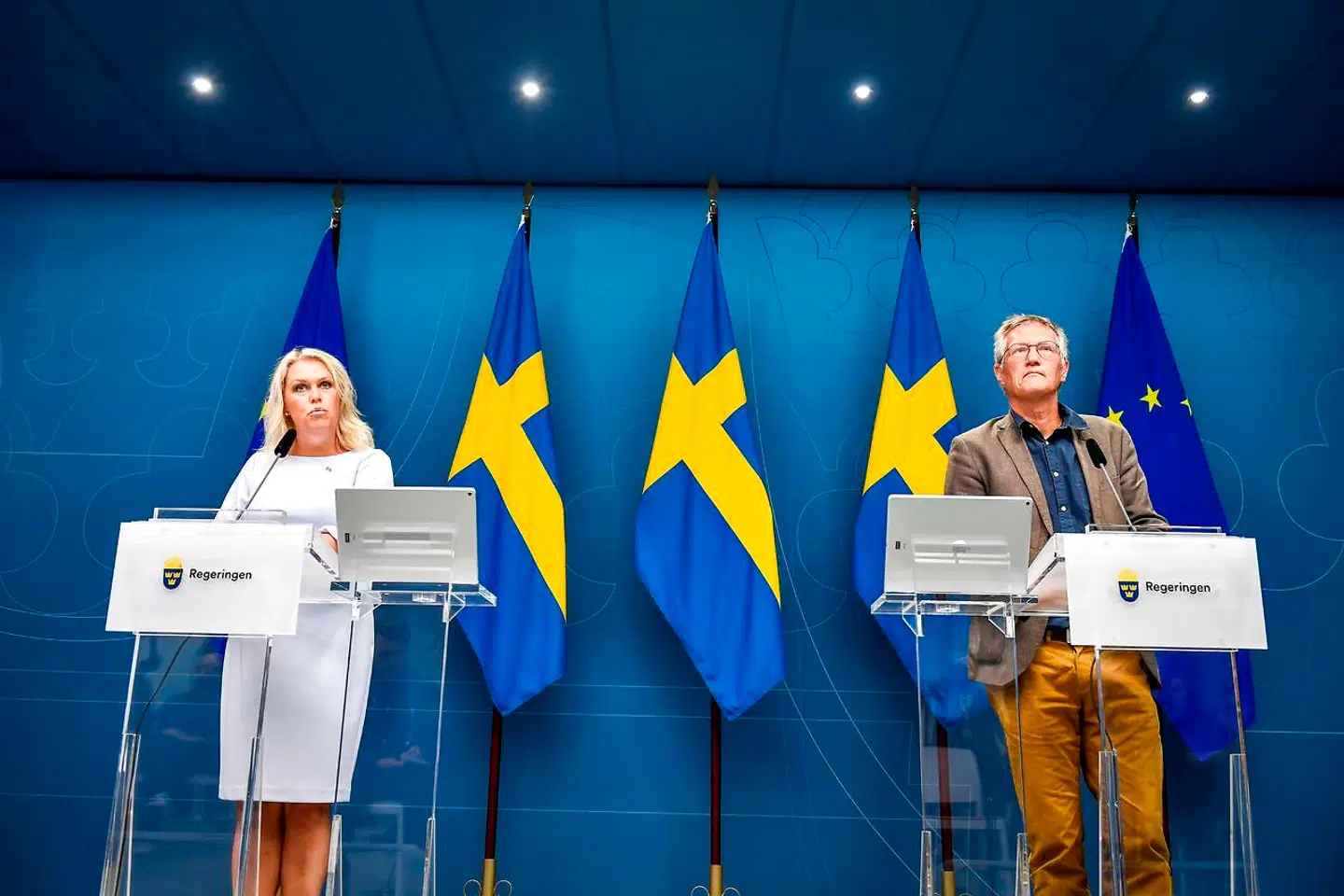 »Korsets solgule varme er blevet til sygdommens, angstens og dødens farve, og den himmelblå baggrund, som korset tegner sig imod, er blevet til weltschmerzens og den blå times tårevædede hav«. forklarer Vladimir Oravsky ovenpå coronaudviklingen i Sverige. Foto Naina Helen / Ritzau / Scanpix