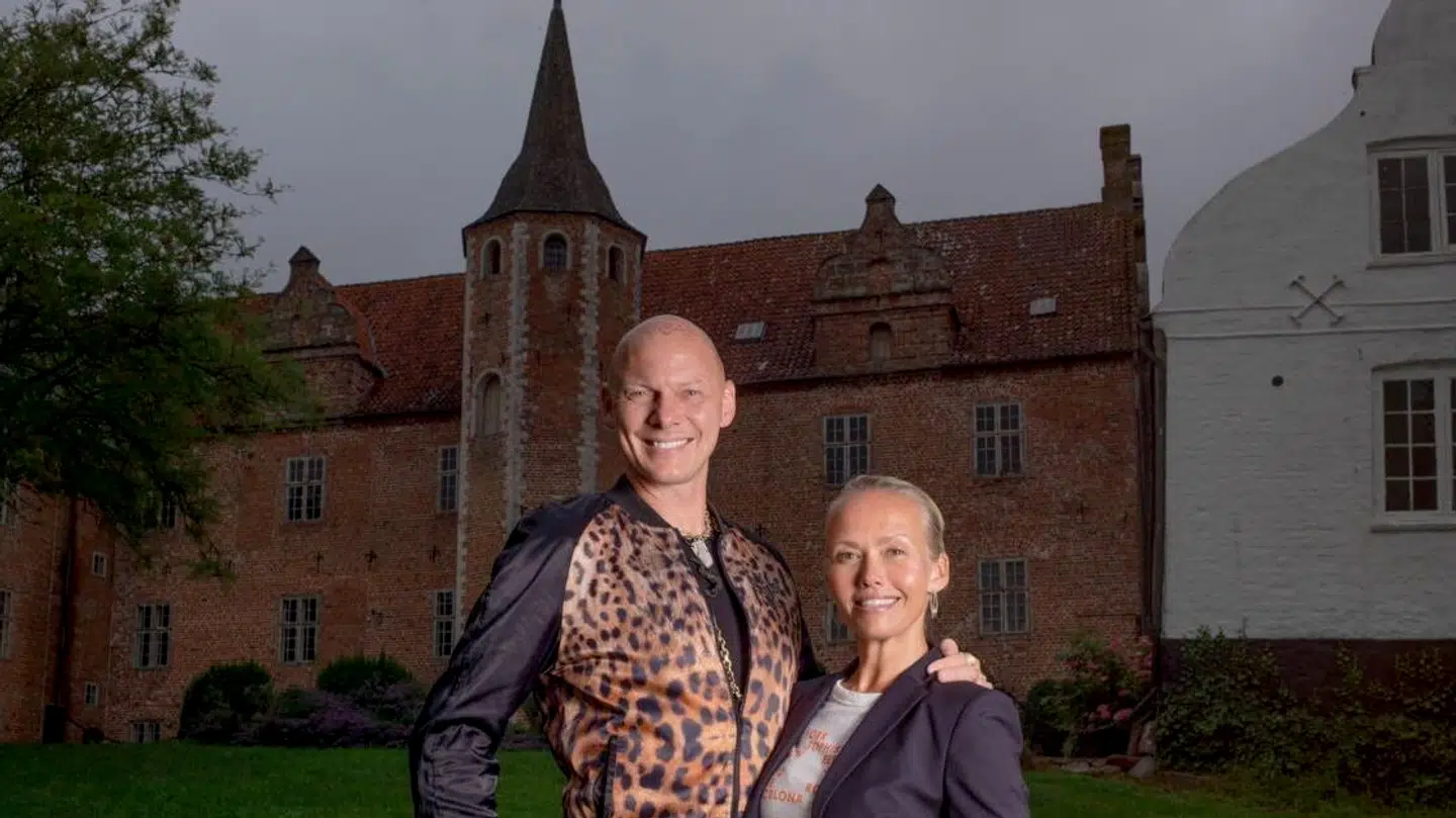 Jim Lyngvild og Trine Jepsen foran Harridslevgaard.