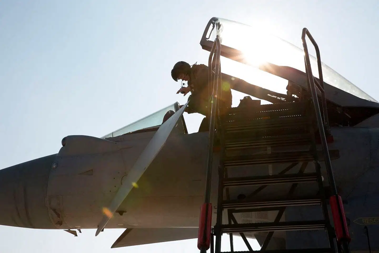 Selvom vi kan ikke forsvare os selv mener NATO, har adskillige regeringer haft utallige undskyldninger for, hvorfor vi ikke bør efterkomme NATOs krav. Foto: Ritzau / Scanpix