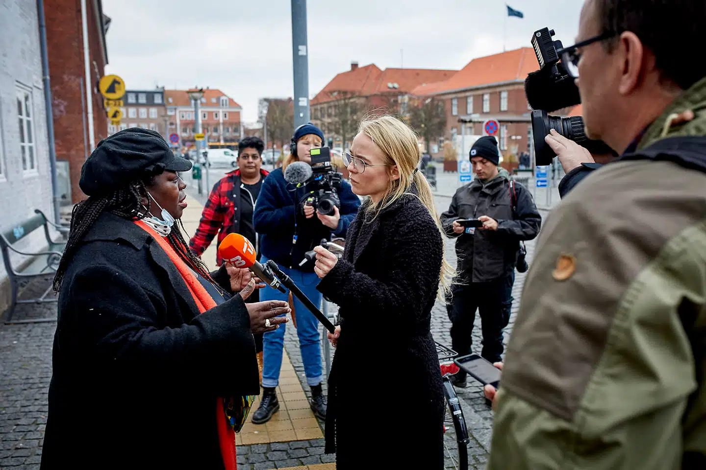 Storbygrupperingen af meningsdannere har igennem årtier gået og fortalt hinanden, at kældermenneskene ude fra Udkantsdanmark er uoplyste bonderøve, der slet ikke er i stand til at mestre den slags tolerance og menneskeligt storsind, der skal til for at have en sort ven. Foto: Pelle Rink / Ritzau / Scanpix