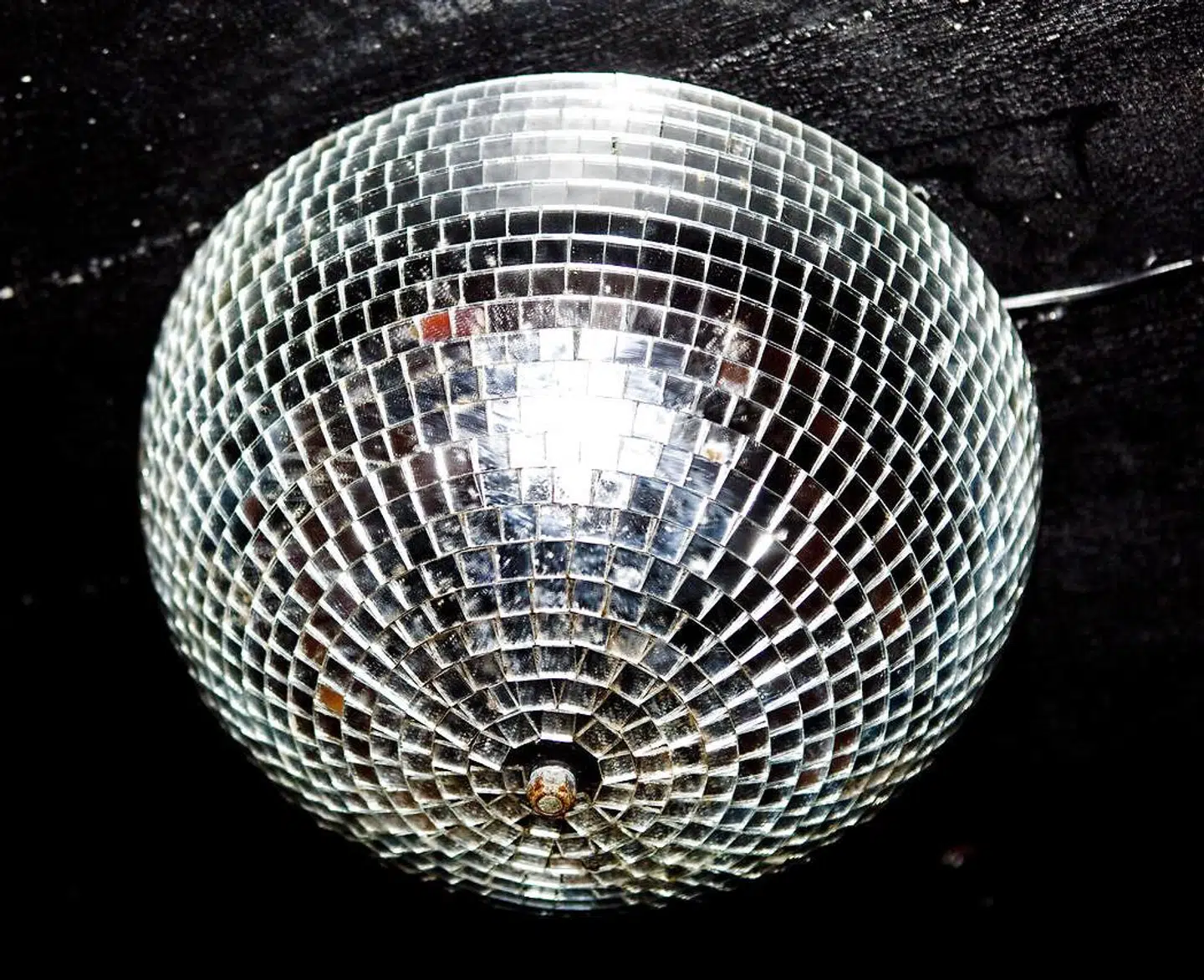 Under diskokuglen på Congo Bar i Vojens oplever man ikke sexisme – og MeToo vurderes i det hele taget som et københavnerfænomen for de sarte. Arkivfoto: Nikolai Linares / Ritzau Scanpix