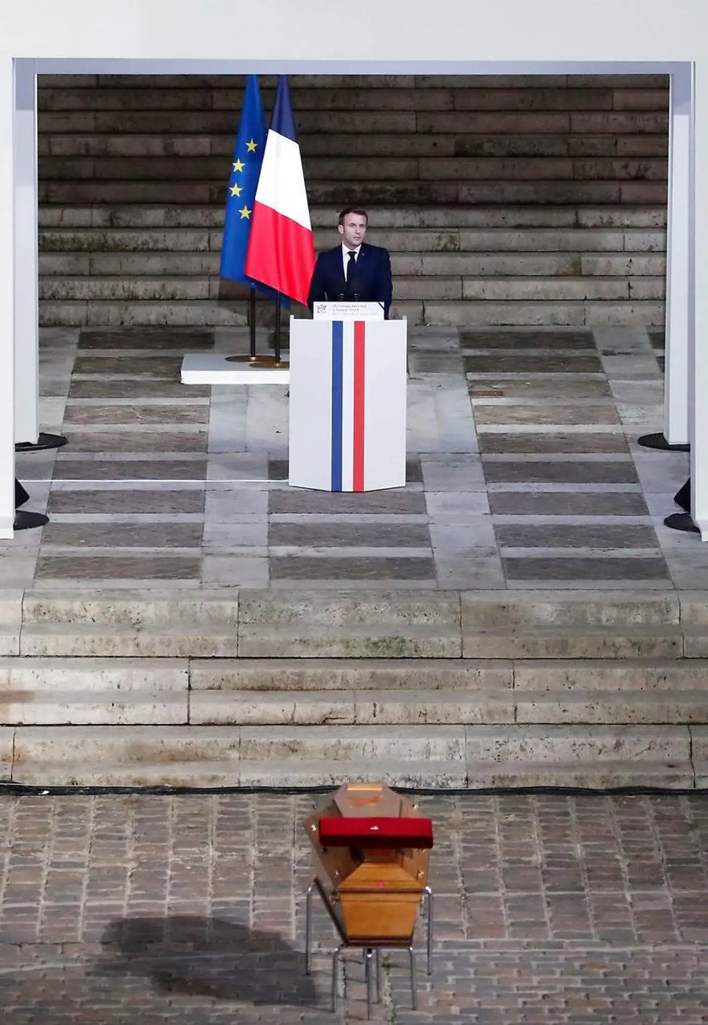 Hele Frankrig og præsident Macron tog afsked med Samuel Paty den 21. oktober. Foto: Francois Mori / POOL / AFP / Ritzau/Scanpix