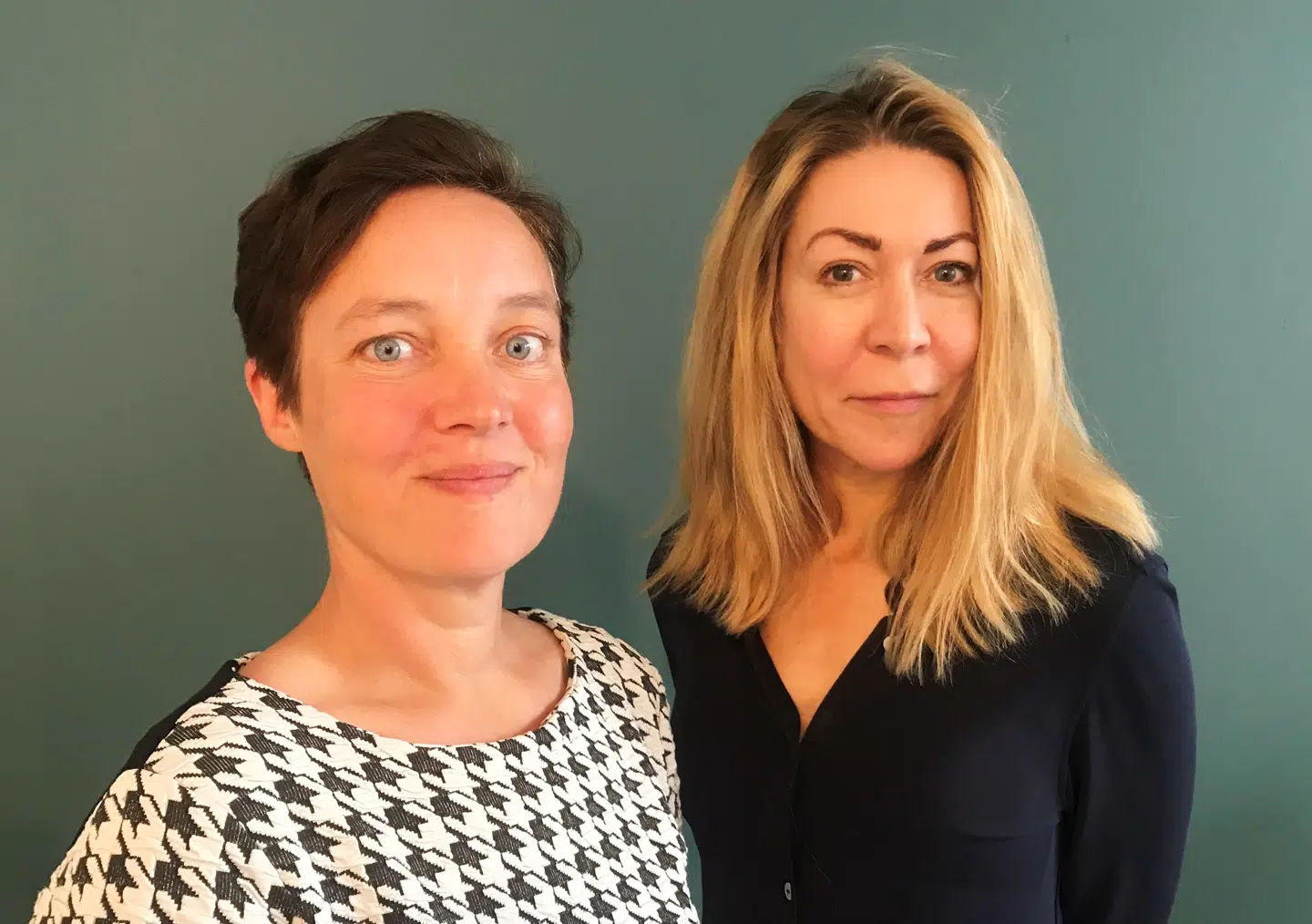 Forsker i hjernebiologi Vibe Gedsø Frøkjær og videnskabsjournalist Lone Frank.