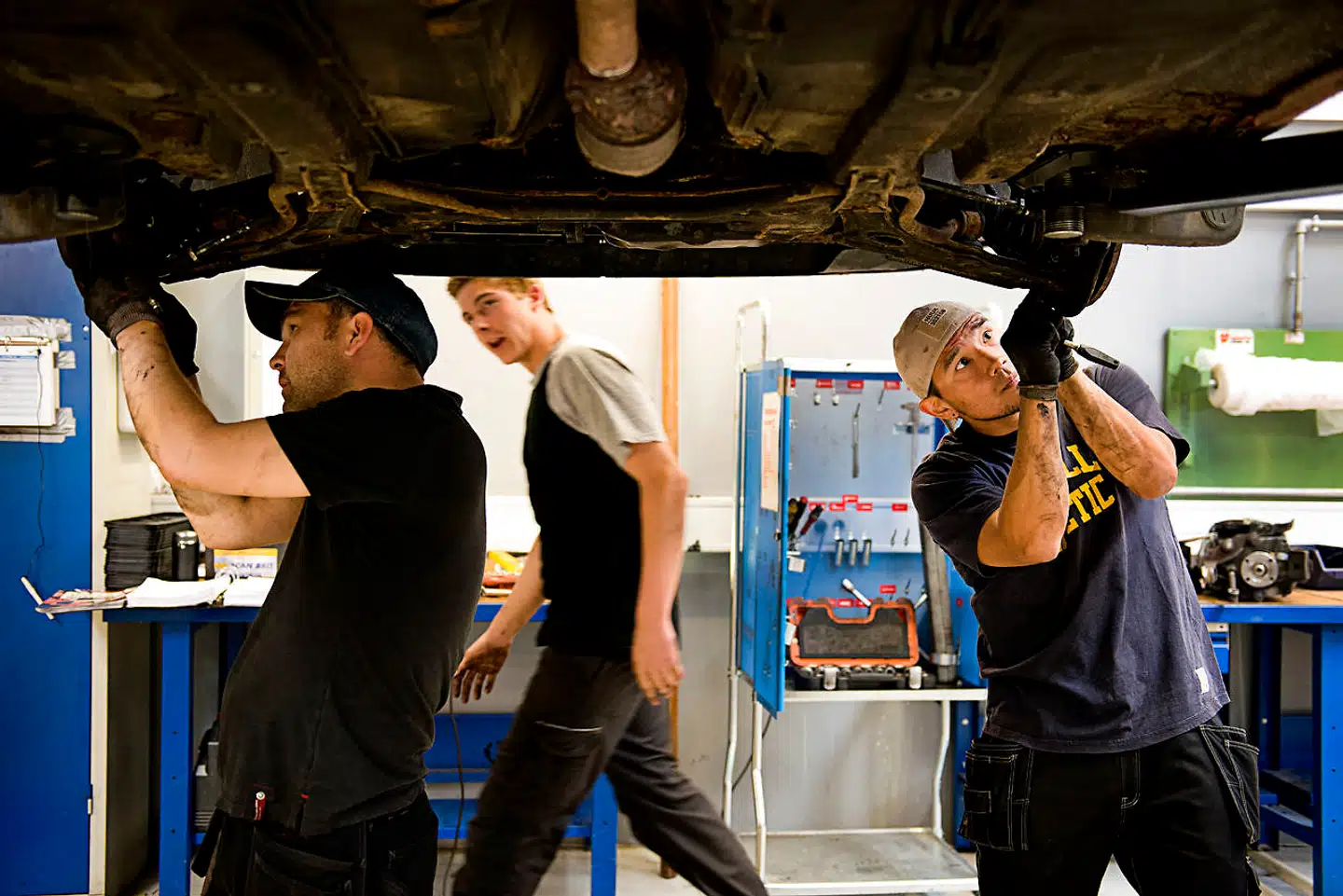 Ufaglærte ledige, der som voksne får et uddannelsesløft, har generelt en højere beskæftigelse end dem, der ikke kommer videre. Arkivfoto fra automekanikeruddannelsen: Søren Bidstrup