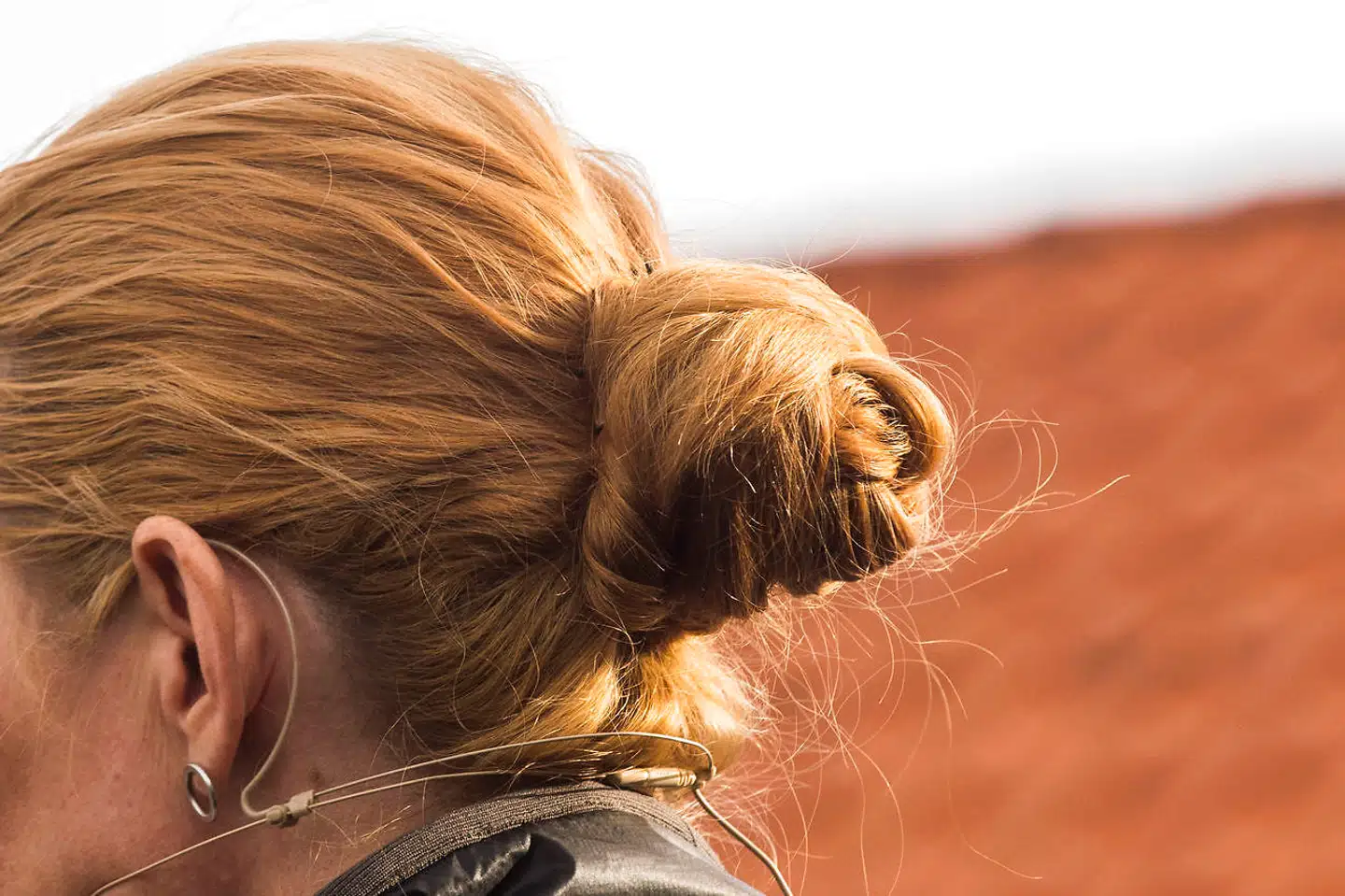 Danmarks mest kendte røde knold. Inger Støjberg i debat med Stine Bosse på Berlingske Media scenen under Folkemødet, torsdag den 15. juni 2017. Folkemødet 2017 bliver afholdt i Allinge på Bornholm fra den 15.-18. juni.. (Foto: Ida Marie Odgaard/Scanpix 2017)