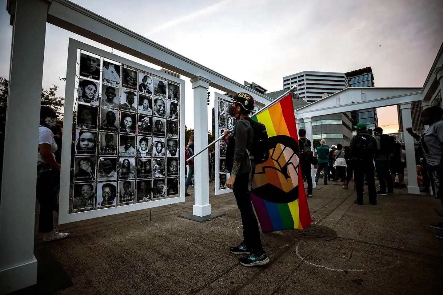 En af de talrige Black Lives Matter-demonstrationer, som har fyldt gaderne i USA siden drabet på en sort anholdt i foråret. Foto: Etienne Laurent / EPA