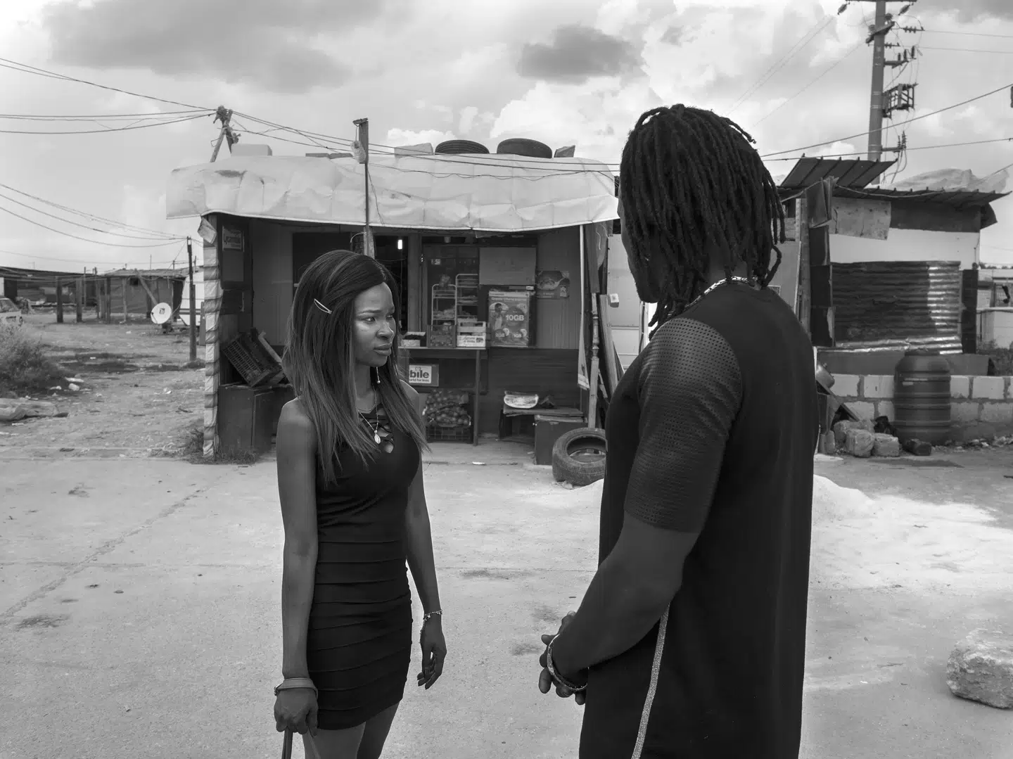 Emilia, 22 år, fra Nigeria. Har boet i tre år i Italien, arbejder på en bar i La Pista. Venter stadig på opholdstilladelse fra den italienske stat. FOTO: ENRI CANAJ, MAGNUM