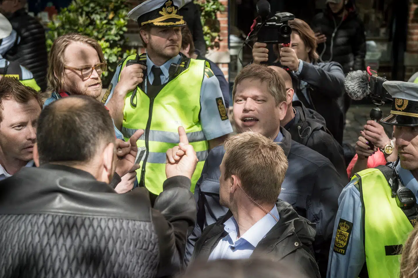 »Jeg har i øvrigt aftalt med partiet, at vi vil demonstrere langt mindre – ikke fordi jeg ikke har lyst, men fordi jeg ikke vil slås ihjel.« Rasmus Paludan på Nørrebro i maj 2019. Foto: Asger Ladefoged, Scanpix.
