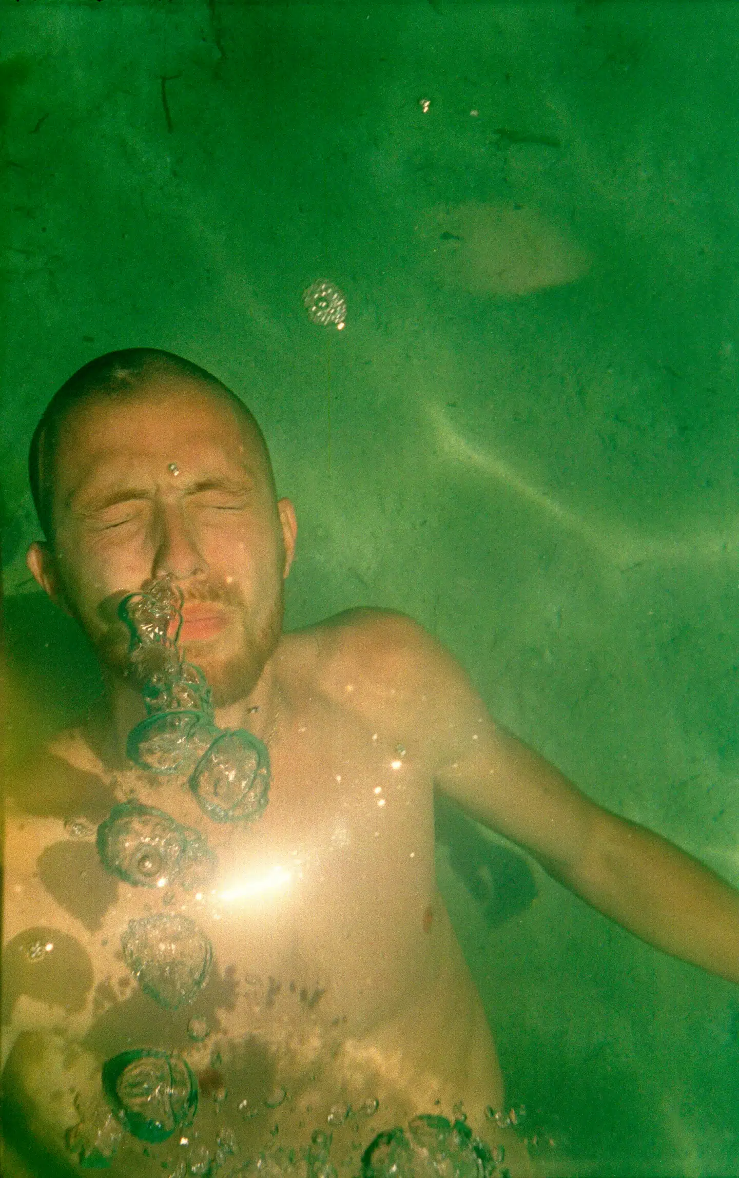 På bare én vejrtrækning kan fridykkere tilbringe mange minutter under vandet. Foto: Liv Carlé Mortensen