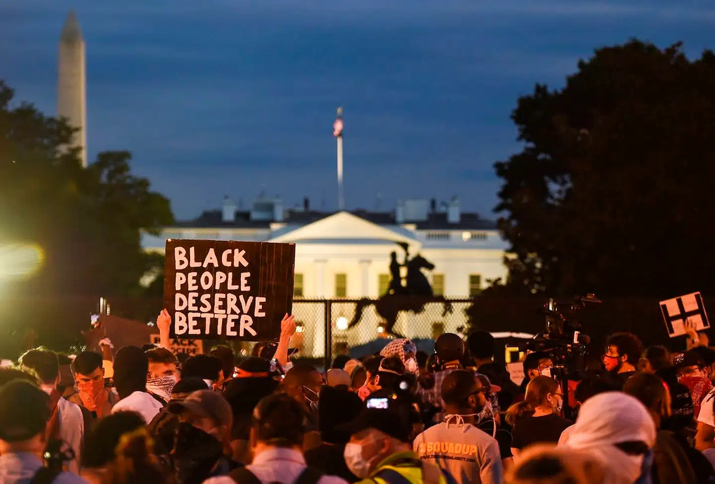 I store træk frygter mange hvide amerikanere de sorte, mens sorte amerikanere med rette føler sig uretfærdigt behandlet af staten. Samtidig forskanser mange sorte sig i en identitet, der står i modsætning til resten af samfundet. Foto: Andrew Caballero-Reynolds / AFP