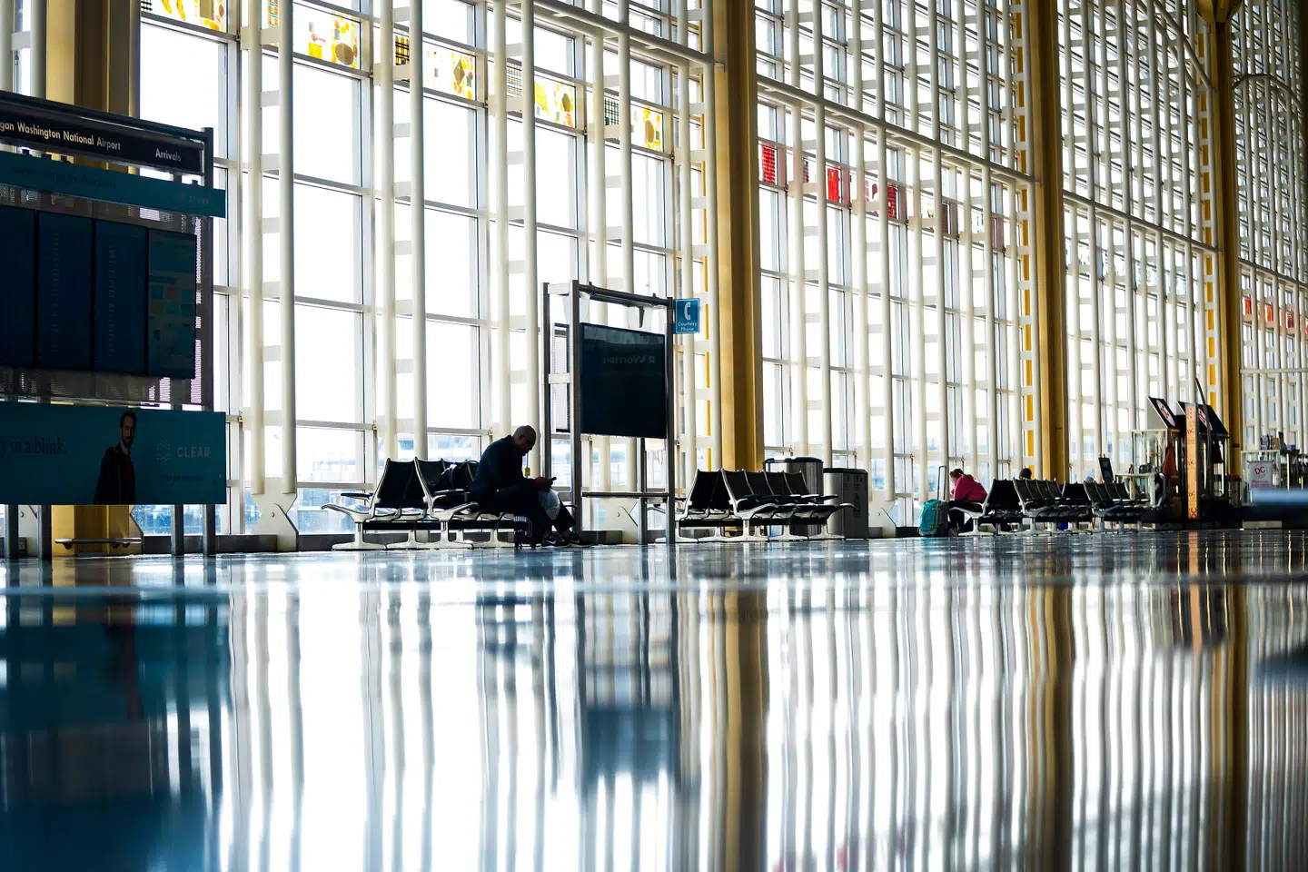 Mens verden står stille, kan litteraturen heldigvis sætte os i bevægelse. Foto: Jim Lo Scalzo