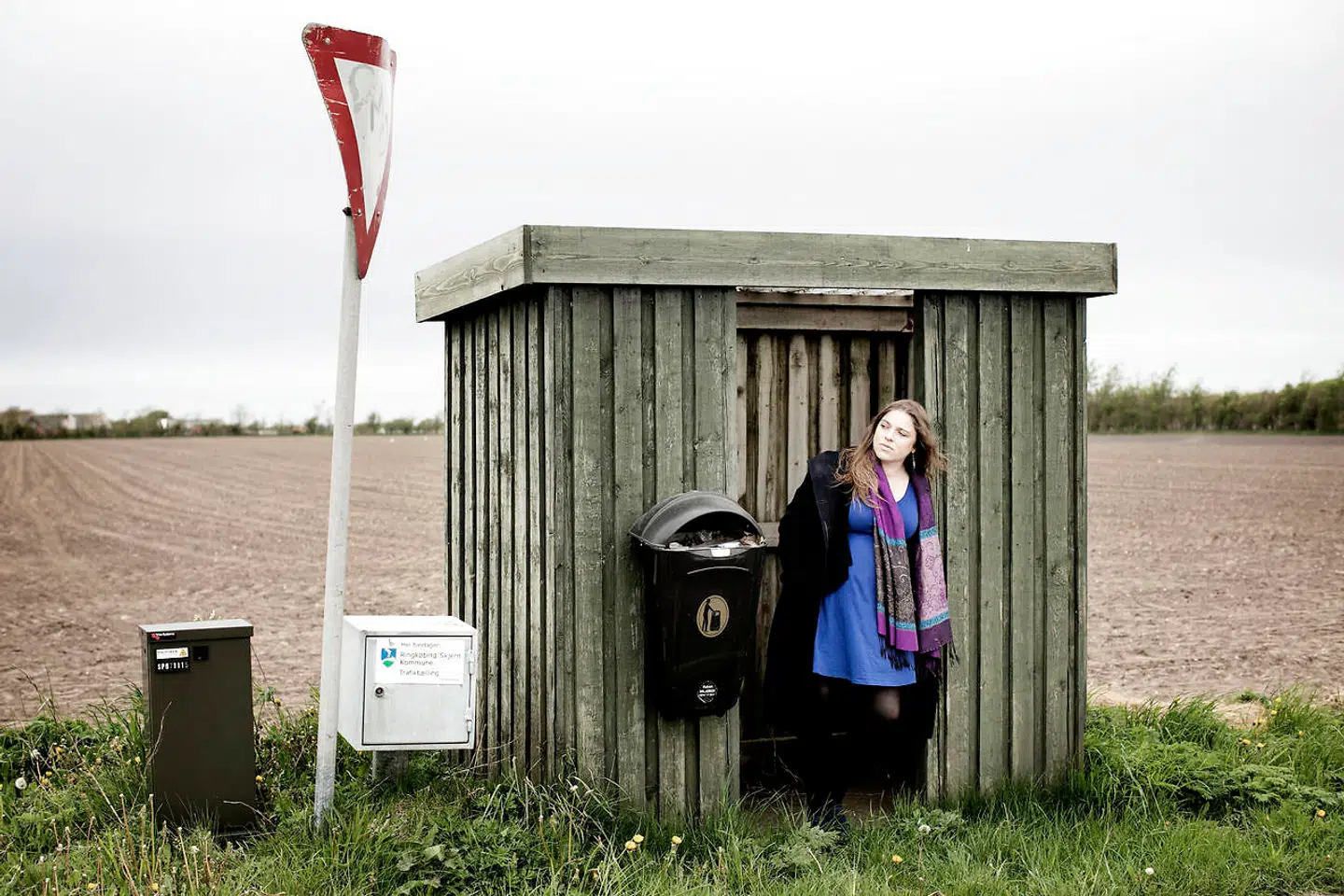 Sangene i Stine Pilgaards nye bog begynder vrængende og skeptiske, men til sidst kommer hymnen til Vestjylland: »Vindens susen er i os/helt uden røde brems/og når de andre kører firs/kører vi halvfems«. Foto: Tor Birk Trads