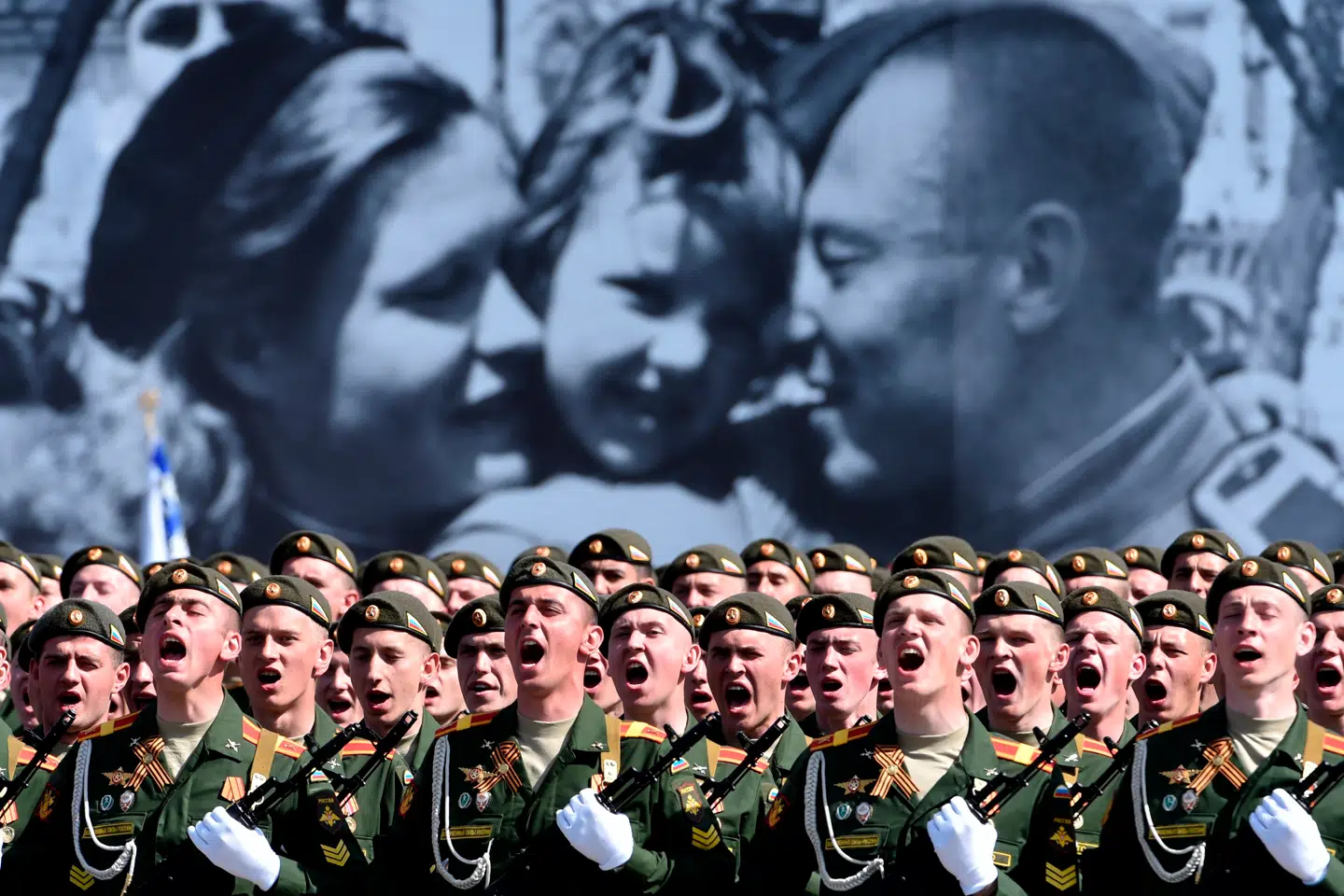 I 2015 blev Ruslands sejr i Anden Verdenskrig fejret med store militærparader, mens Putin kiggede på. Foto: Kirill Kudryavtsev, AFP/Scanpix