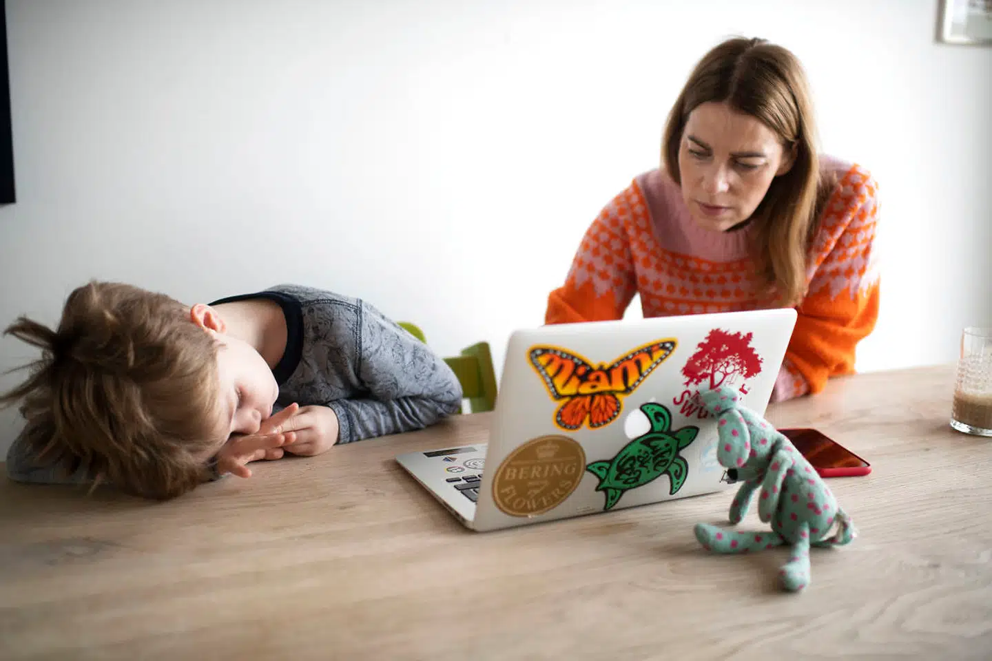 Måske vil forældre i perioden med hjemmeskole opdage, at det digitale holder ikke deres børn til ilden. Foto: Anthon Unger / Ritzau Scanpix