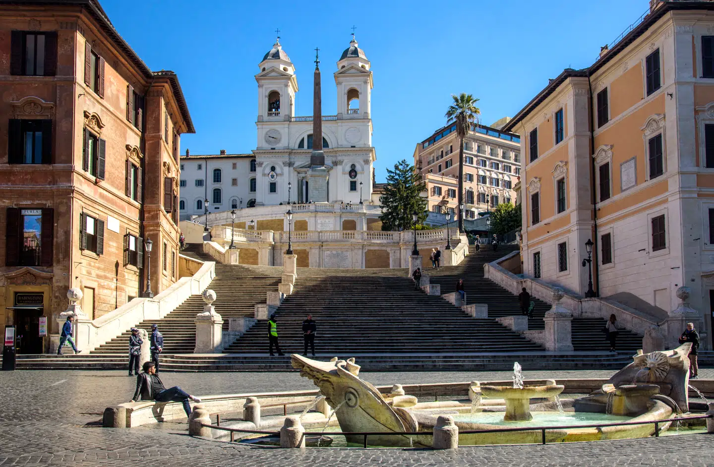 Ved Den Spanske Trappe ses normalt et sandt mylder af personer. I disse dage kan turisterne tælles på to hænder. Foto: Jesper Storgaard Jensen