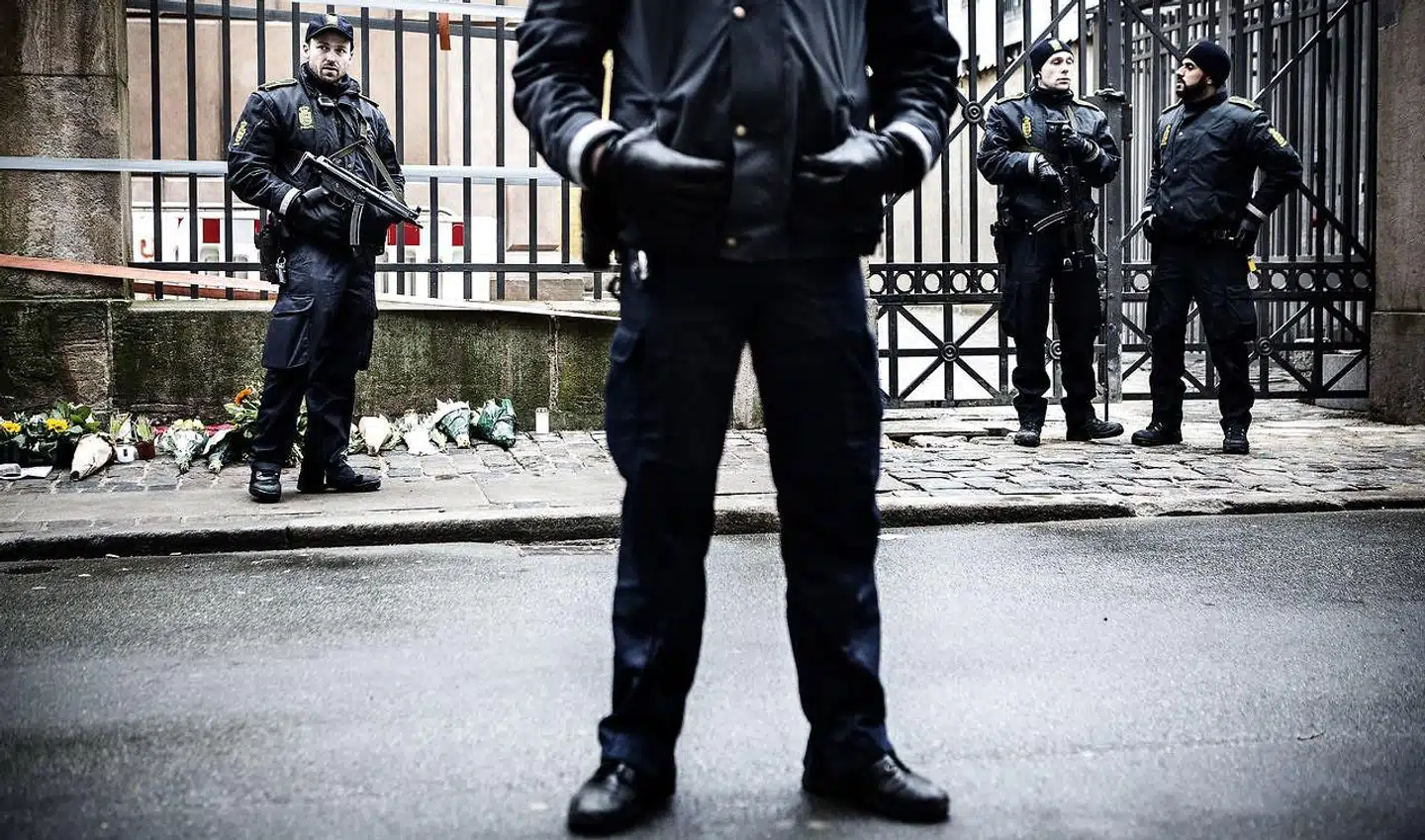 Bevæbnet politi foran synagogen i København efter angrebet i Krystalgade og Krudttønden. Arkivfoto: Simon Læssøe / Ritzau Scanpix