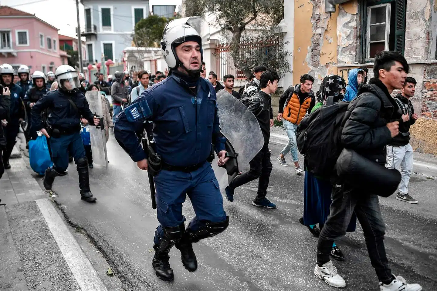 Konventionernes krav om at afprøve asylansøgeres individuelle sag var i forvejen stærkt svækket, og princippet er de facto afgået ved døden. Foto: Louisa Gouliamaki / AFP