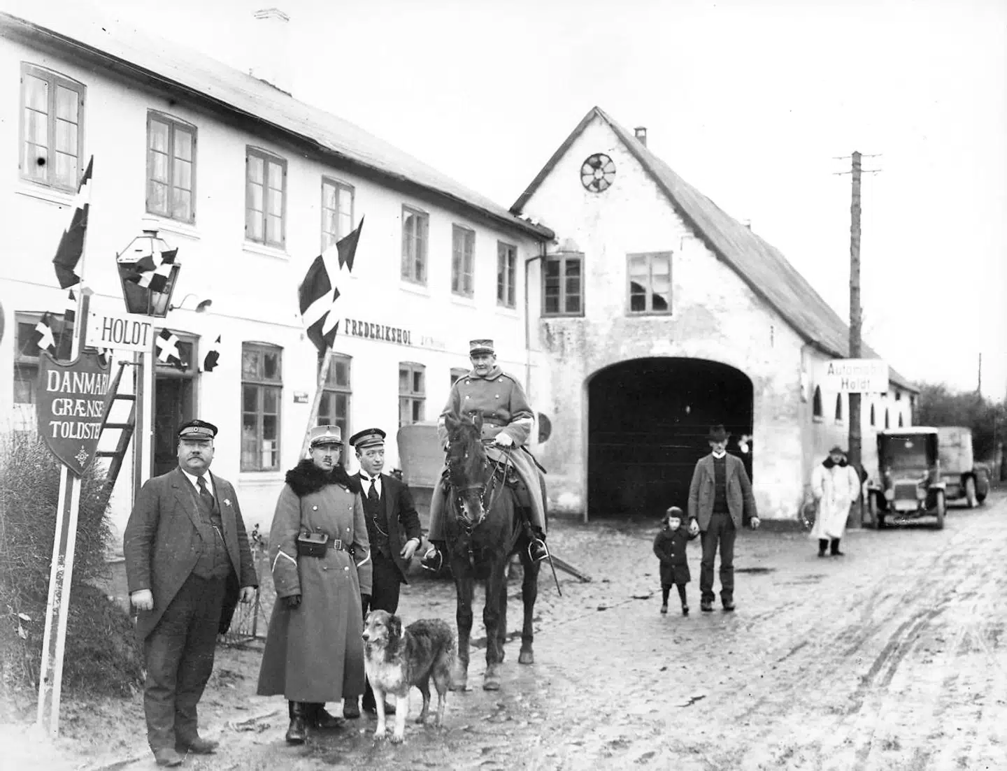 Frederikshøj Kro også kaldet Den gamle Grænsekro eller Grænsekroen er en kro beliggende på Koldingvej 51 nord for Christiansfeld. Syd for kroen ligger Taps Sogn den gamle grænse til Tyskland som blev oprettet i 1864, hvor Danmark tabte krigen. Foto: Ritzau Scanpix