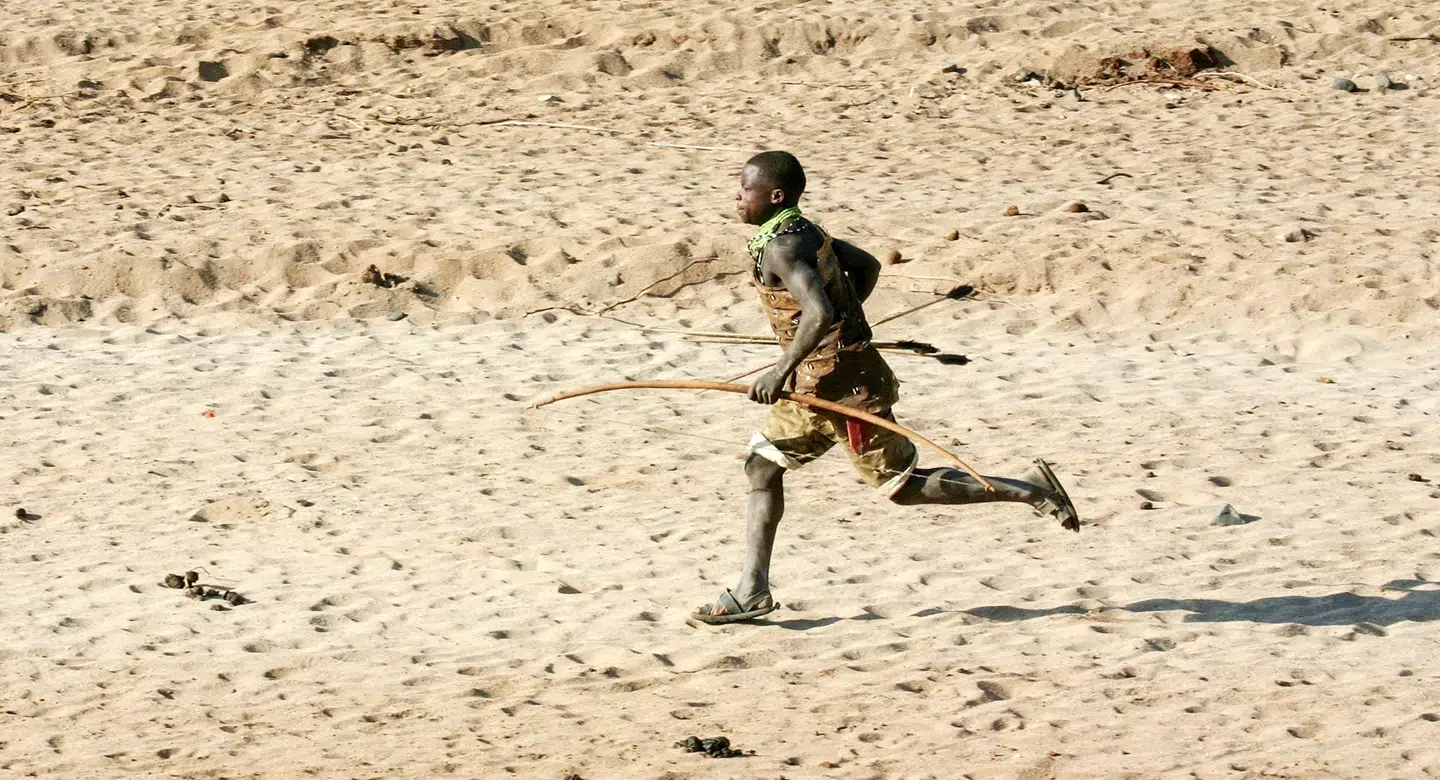 Udsigten for den unge hadzajæger er en aktiv tilværelse uden livsstilssygdomme. Foto: Ritzau Scanpix