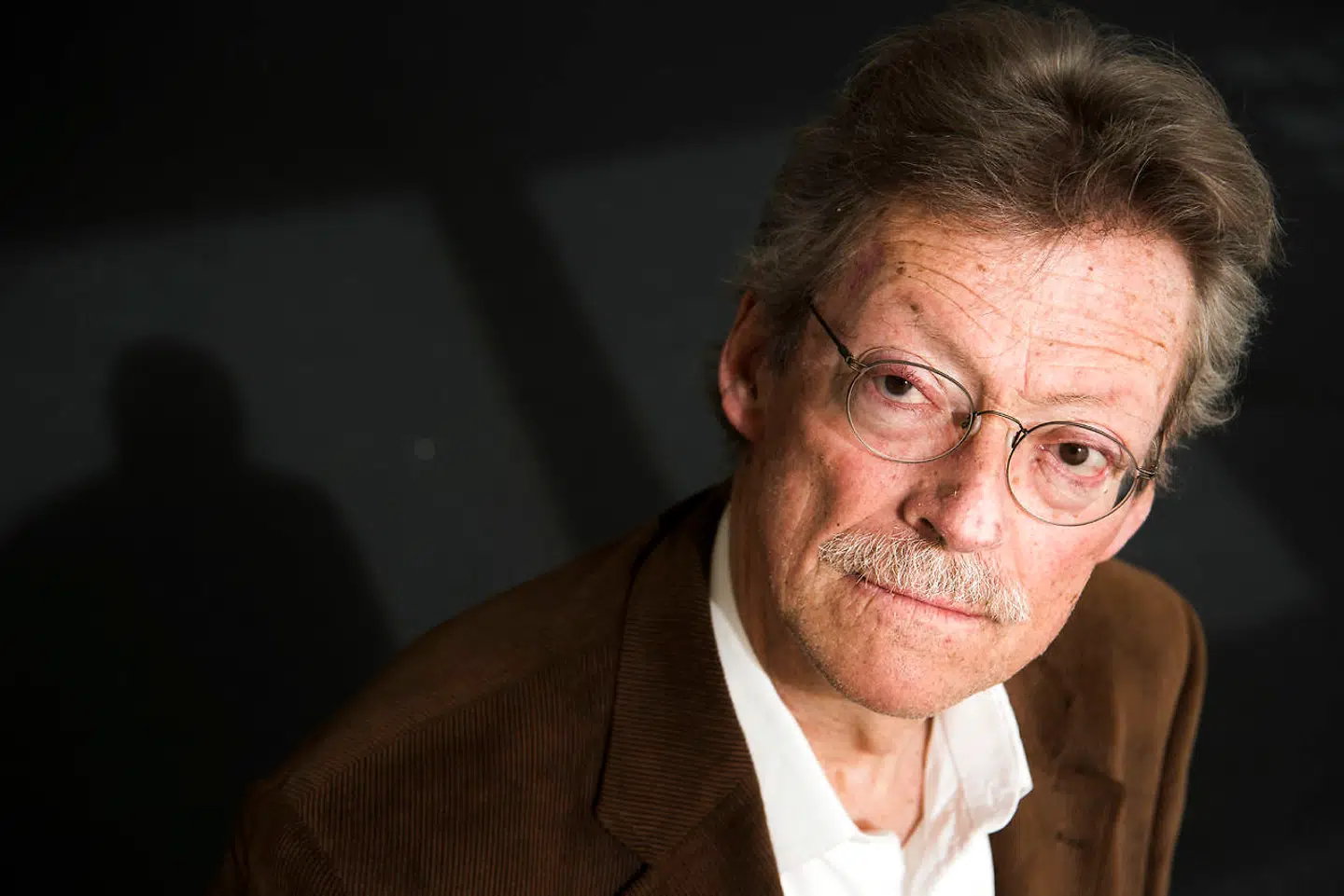 »Middelklassen i Danmark har sejret ad helvede til, og det betyder i praksis, at den gamle enevælde er afløst af en ny, hvor middelklassens værdier dominerer på alle fronter,« skrev Ulrik Høy i 1999. Han døde torsdag den 2. januar 2020, 74 år gammel. Arkivfoto: Søren Bidstrup