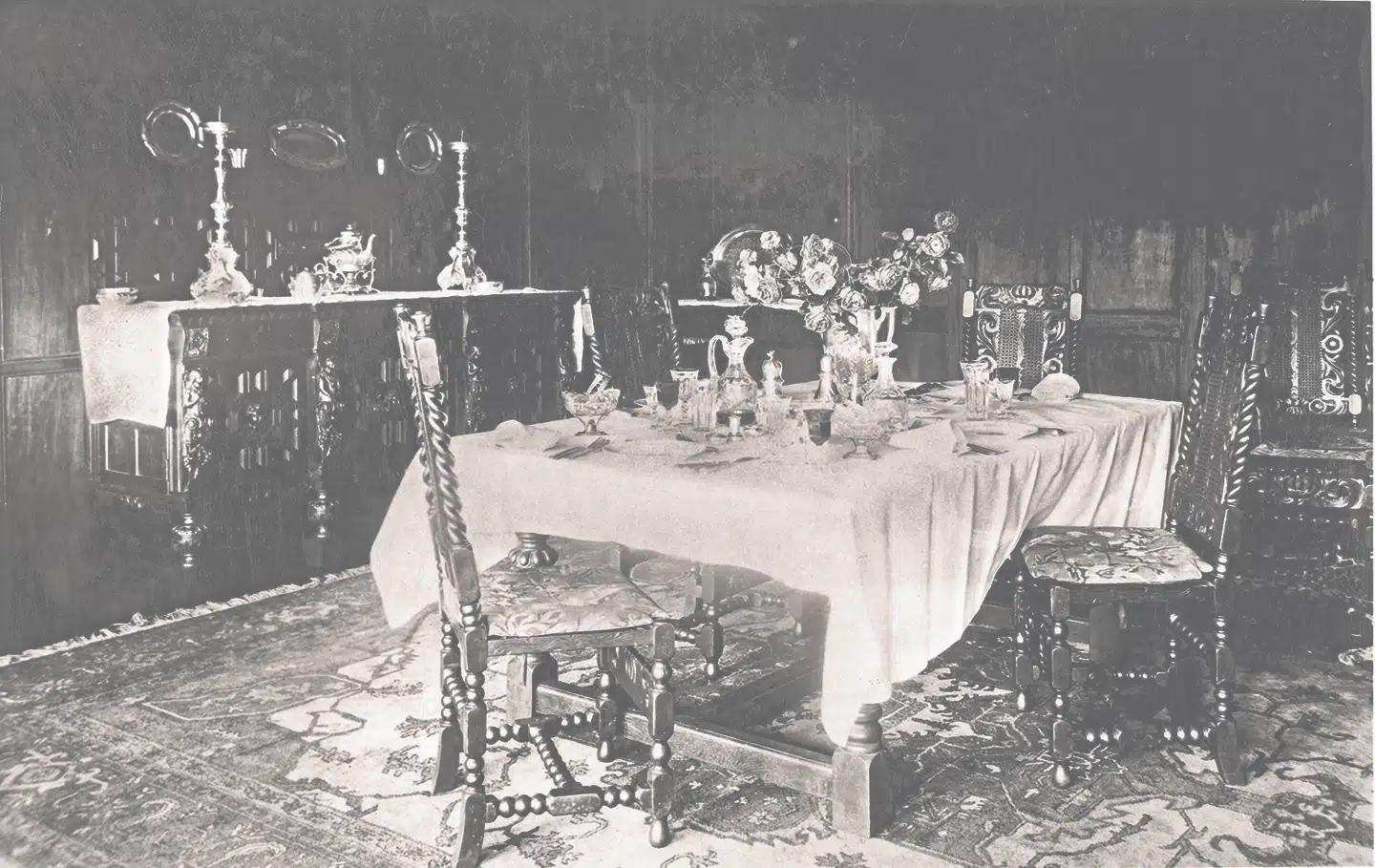 Spisestuen på Karen Blixens afrikanske farm, der rummede så megen selskabelighed. Foto: Det kongelige biblioteks kort- og billdsamling