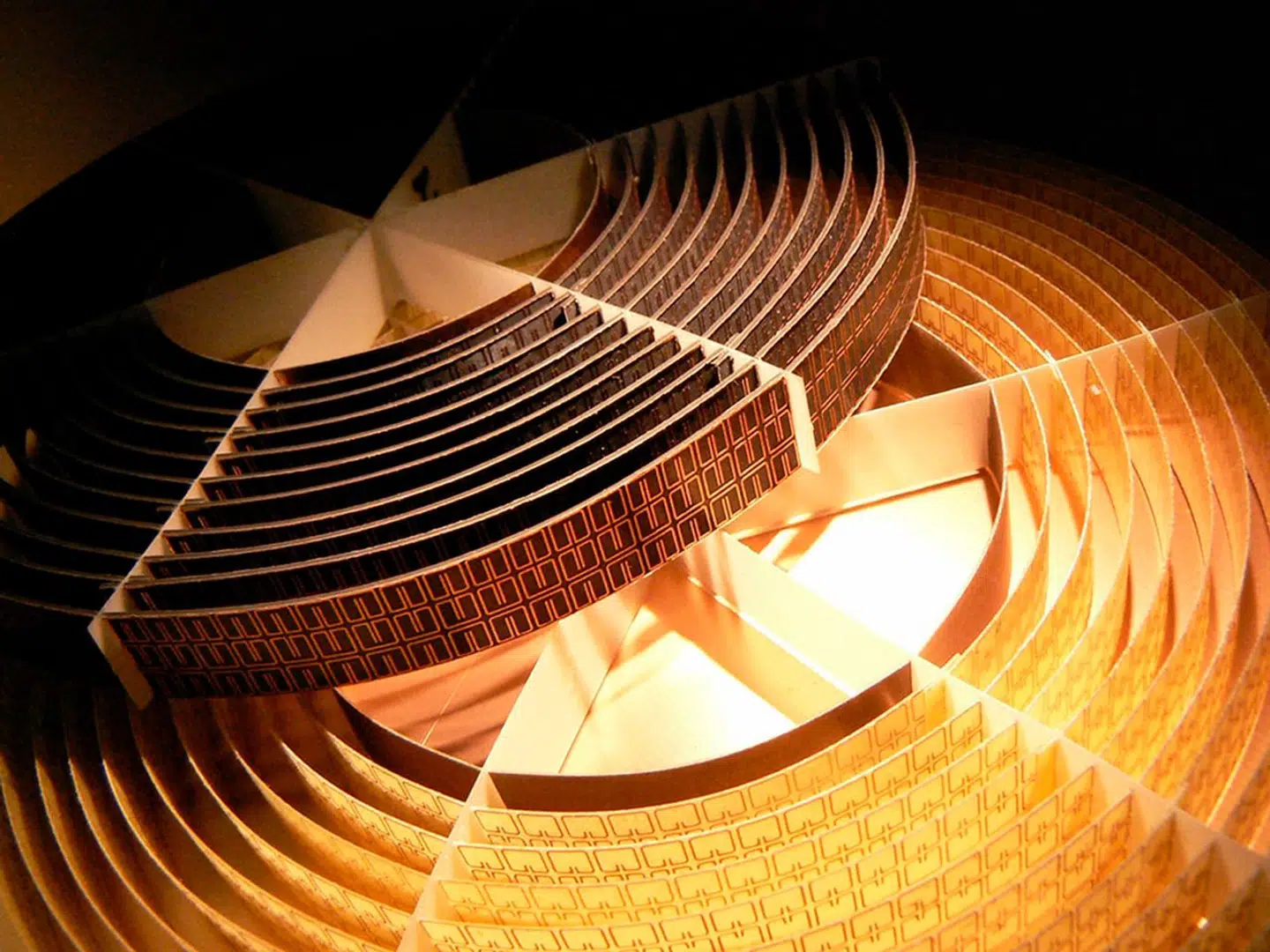 I 2006 lykkedes det amerikanske forskere at lave en usynlighedskappe ud af såkaldte metamaterialer, der kan transportere visse bølgelængder af lys rundt om et objekt.
Foto: David Schurig, Duke University