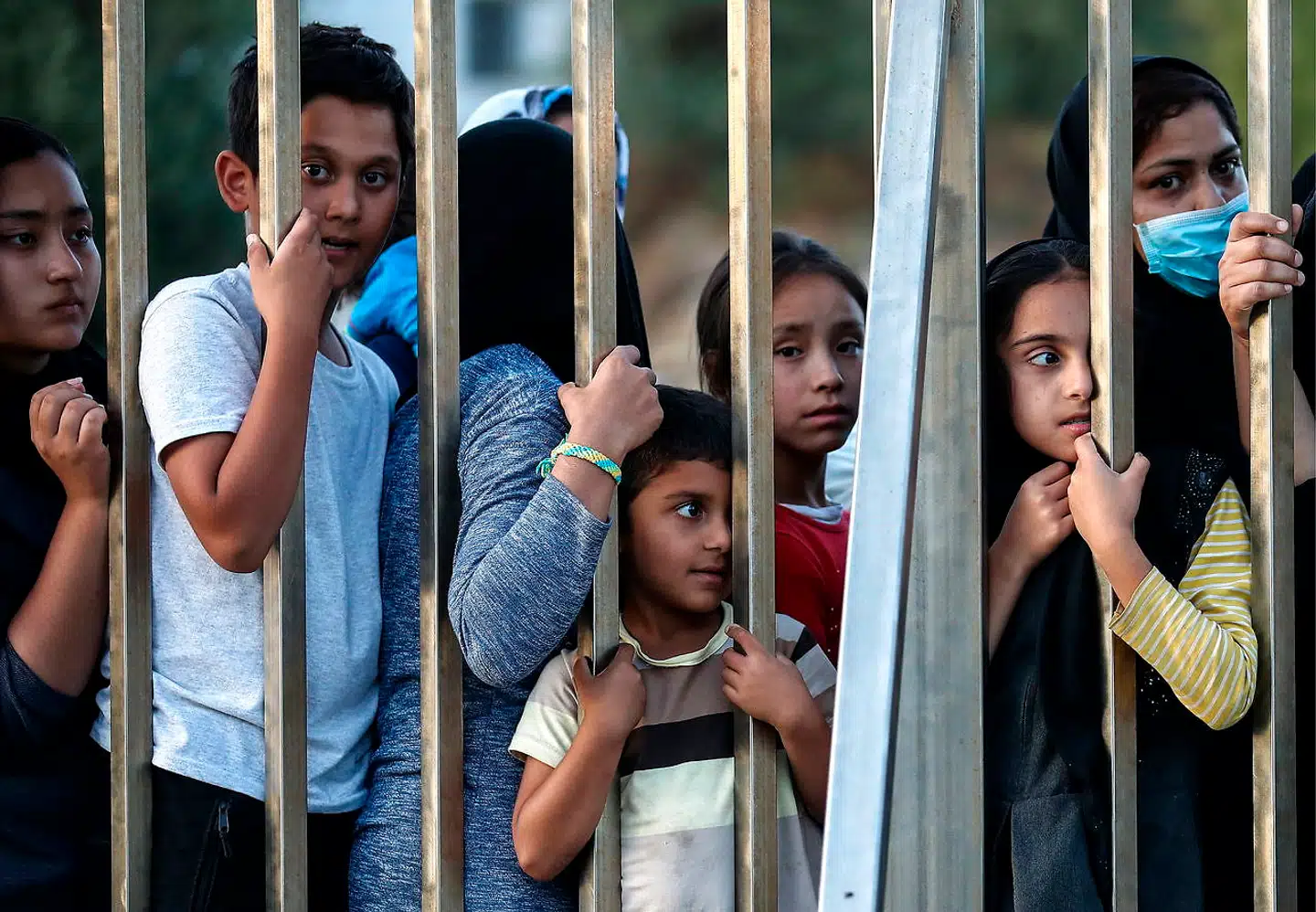 Børn venter i kø for at få mad i flygtningelejren Moria på den græske ø Lesbos. Arkivfoto: Valery Sharifulin/TASS