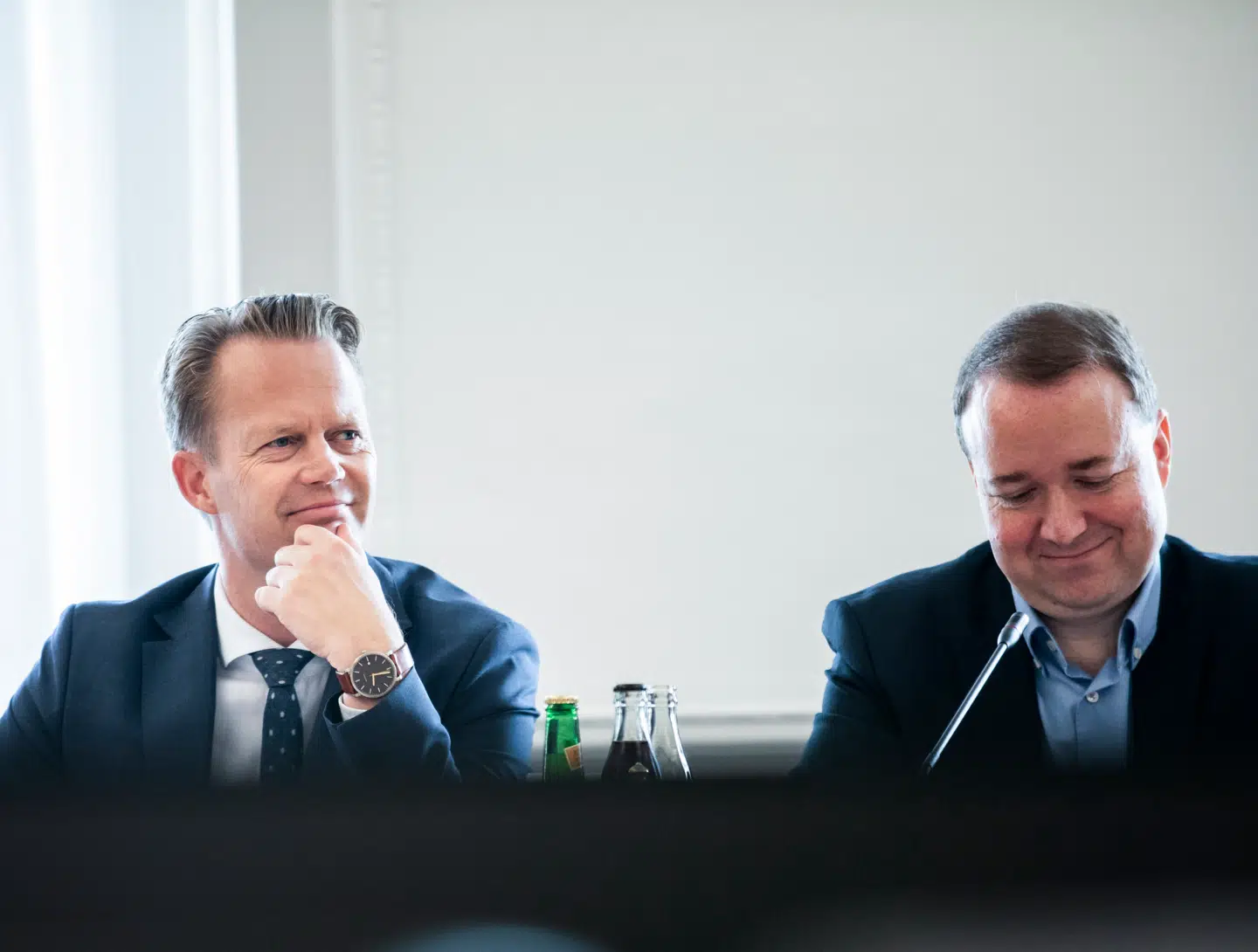 Møde blandt de handlingslammede. Udenrigsminister Jeppe Kofod og Venstres Michael Aastrup diskuterer Syrien i Udenrigspolitisk Nævn.
Foto: Ólafur Steinar Rye Gestsson, Scanpix