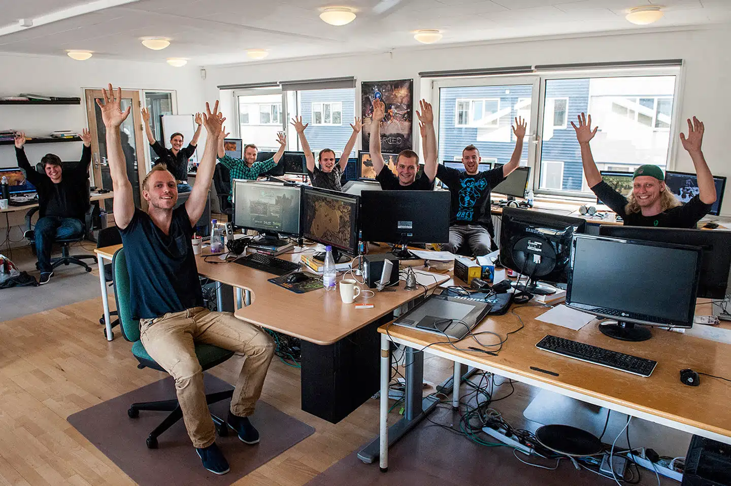Da BetaDwarf udgav deres første spil i 2013, havde de knoklet på at skabe spillet i tre år. I syv måneder boede hele holdet i al hemmelighed i et undervisningslokale på Aalborg Universitet. Det er Steffen Kabbelgaard forrest i billedet.