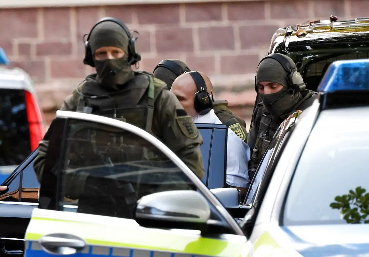 I Halle i onsdags så vi endnu en gang, at terrorangrebet ikke blot er et forsøg på massemord, men en slags boglancering. Gerningsmanden har som sine forgængere udgivet et længere skrift. Foto: Uli Deck/DPA