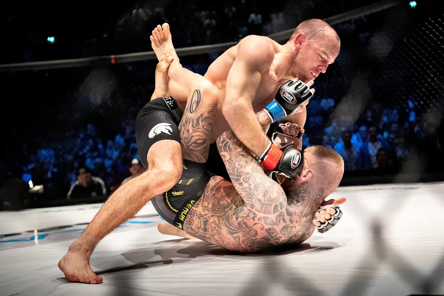 På mindre end tre minutter vandt Mark O. Madsen over en af Danmarks bedste boksere, Patrick Nielsen, i kampsportens bastard-disciplin MMA. Foto: Nils Meilvang/Ritzau Scanpix