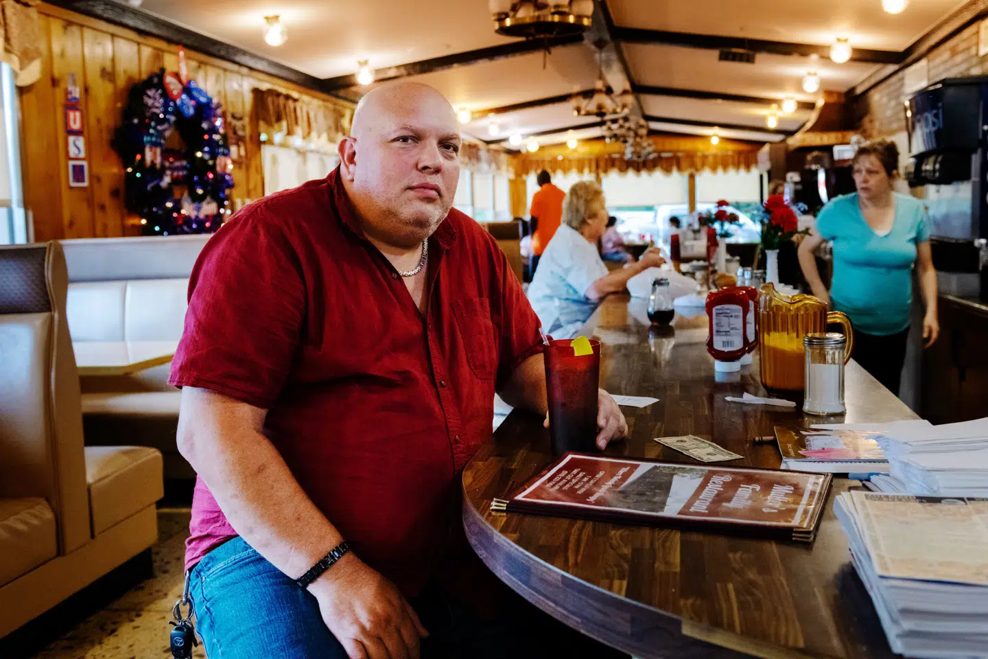 Alex Weicht i Muller’s Diner i Marshalls Creek, Pennsylvania. Han vil gerne have en præsident, som han kan forstå uden ligefrem at behøve at skamme sig over ham. Kan Demokraterne levere? Foto: Alex Trebus